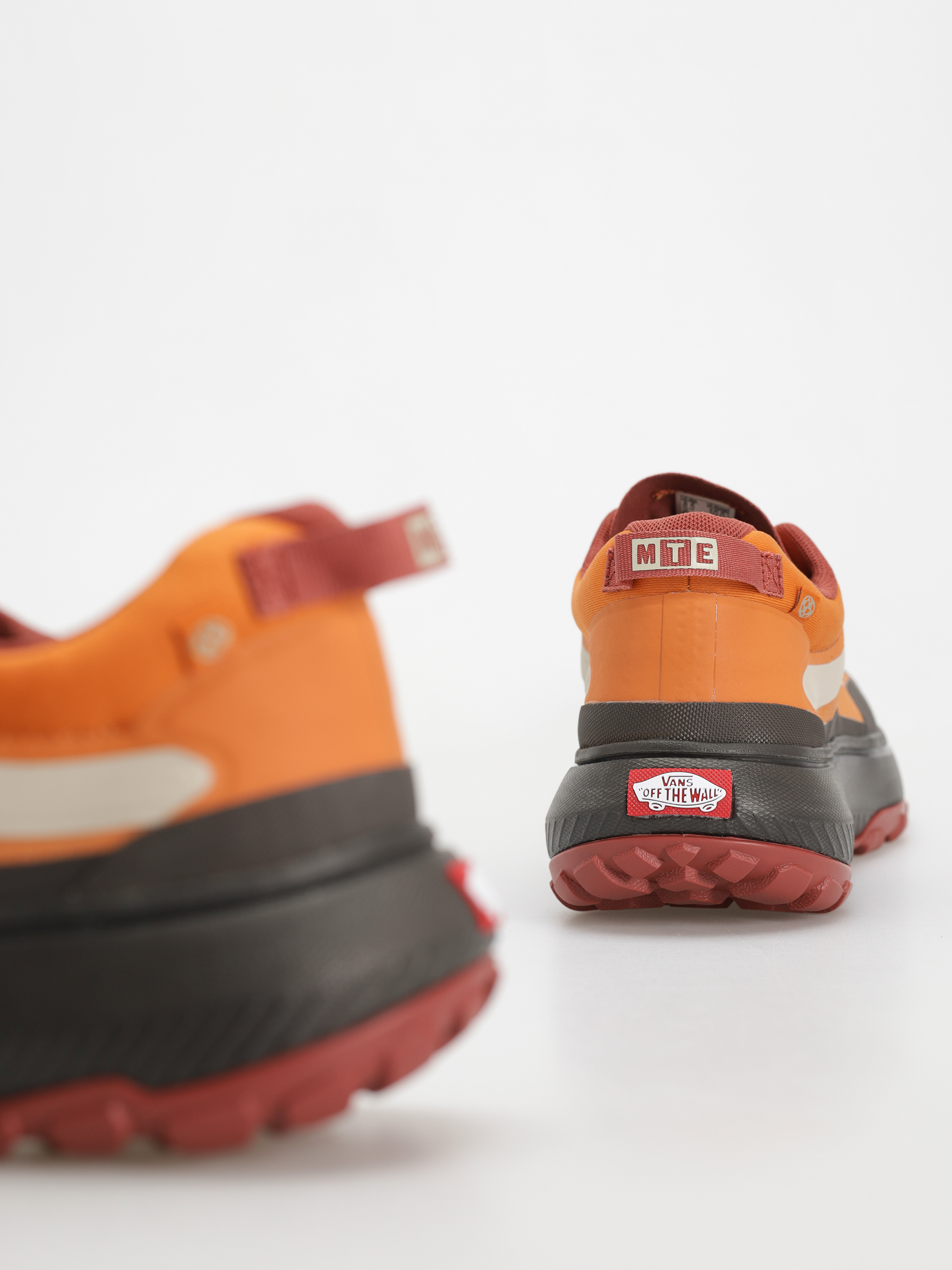 Обувки Vans Mte Crosspath (marmalade)