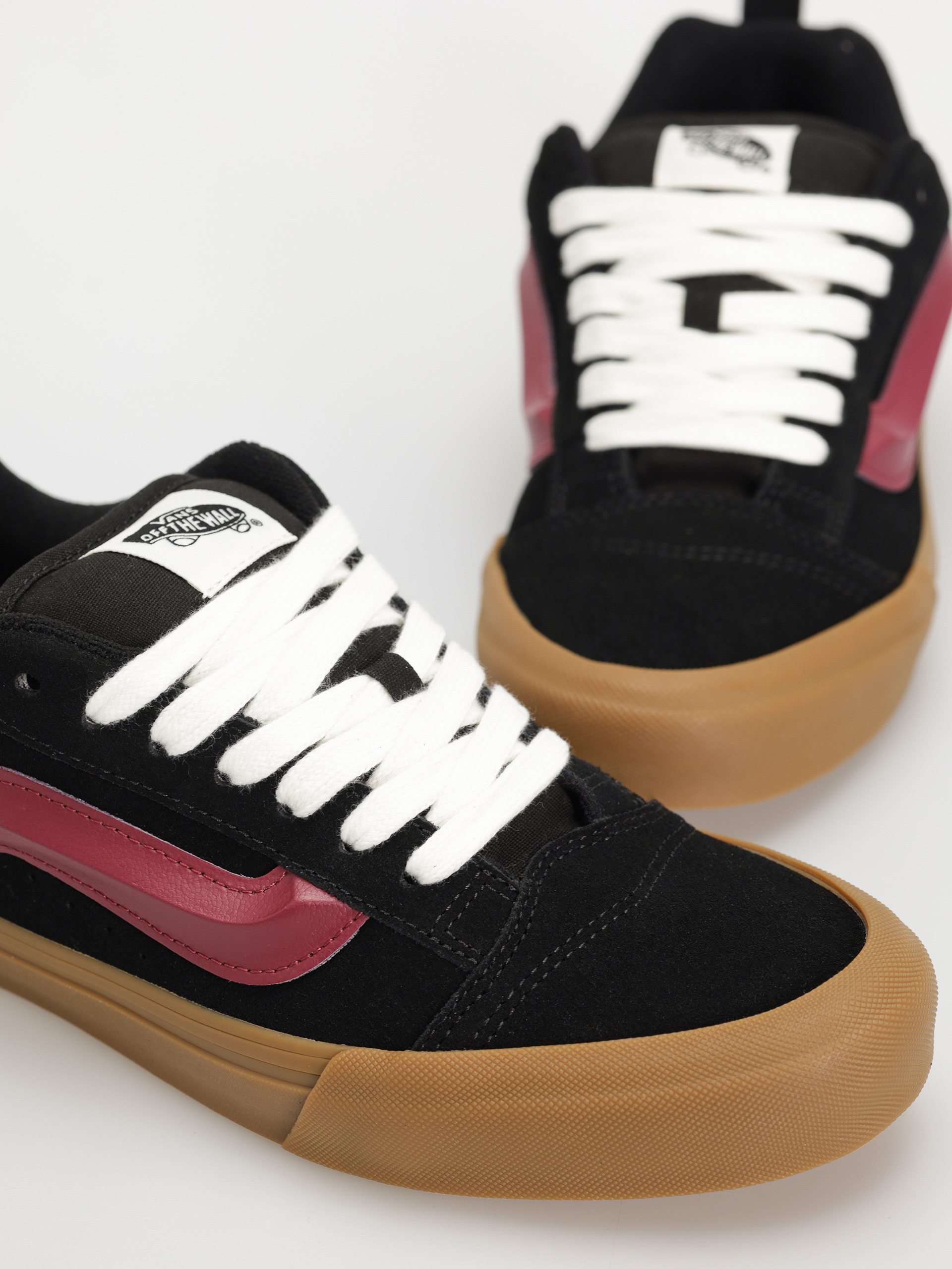 Обувки Vans Knu Skool (vintage suede black/multi)