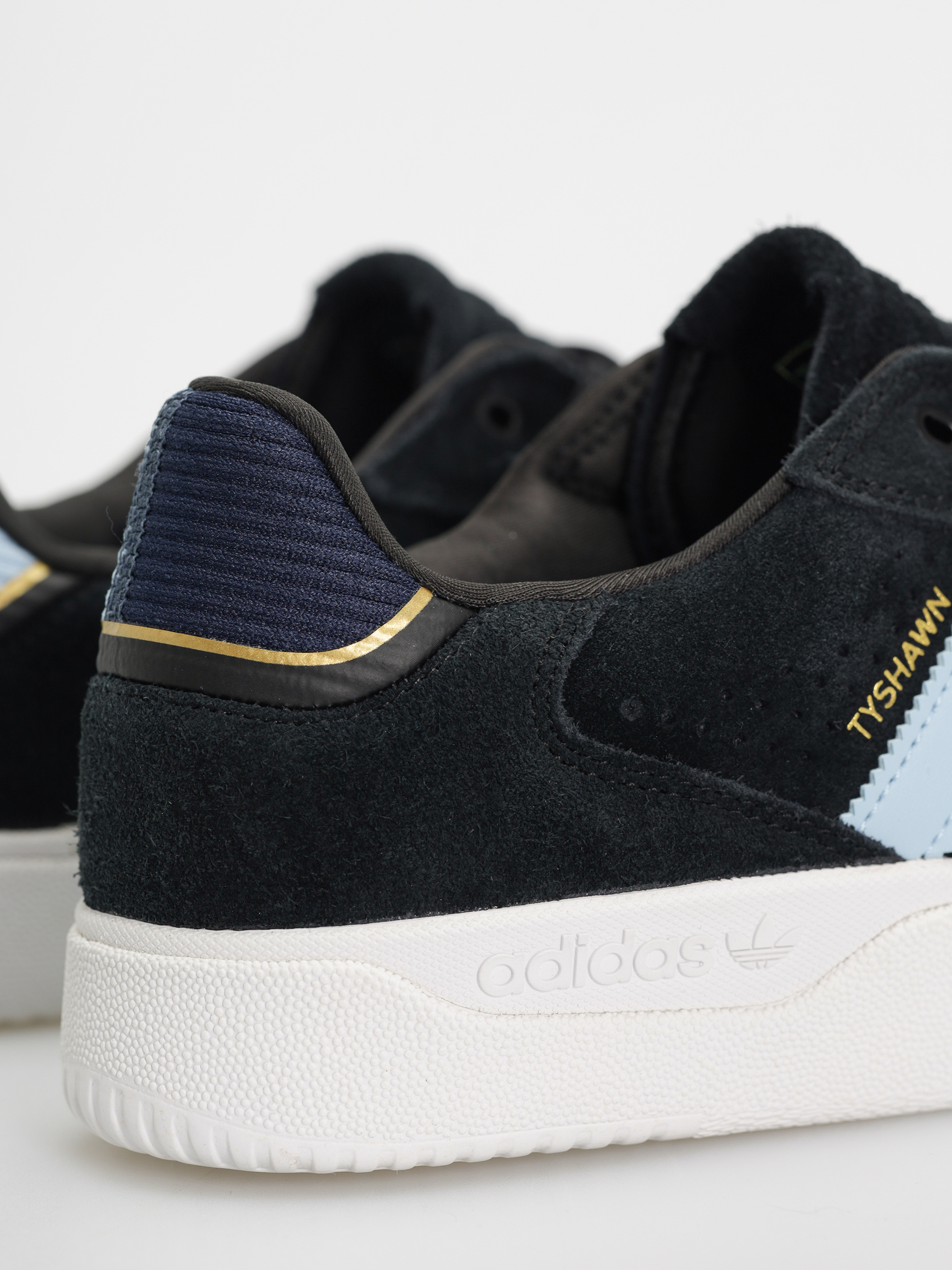 Обувки adidas Tyshawn Low (cblack/clesky/conavy)