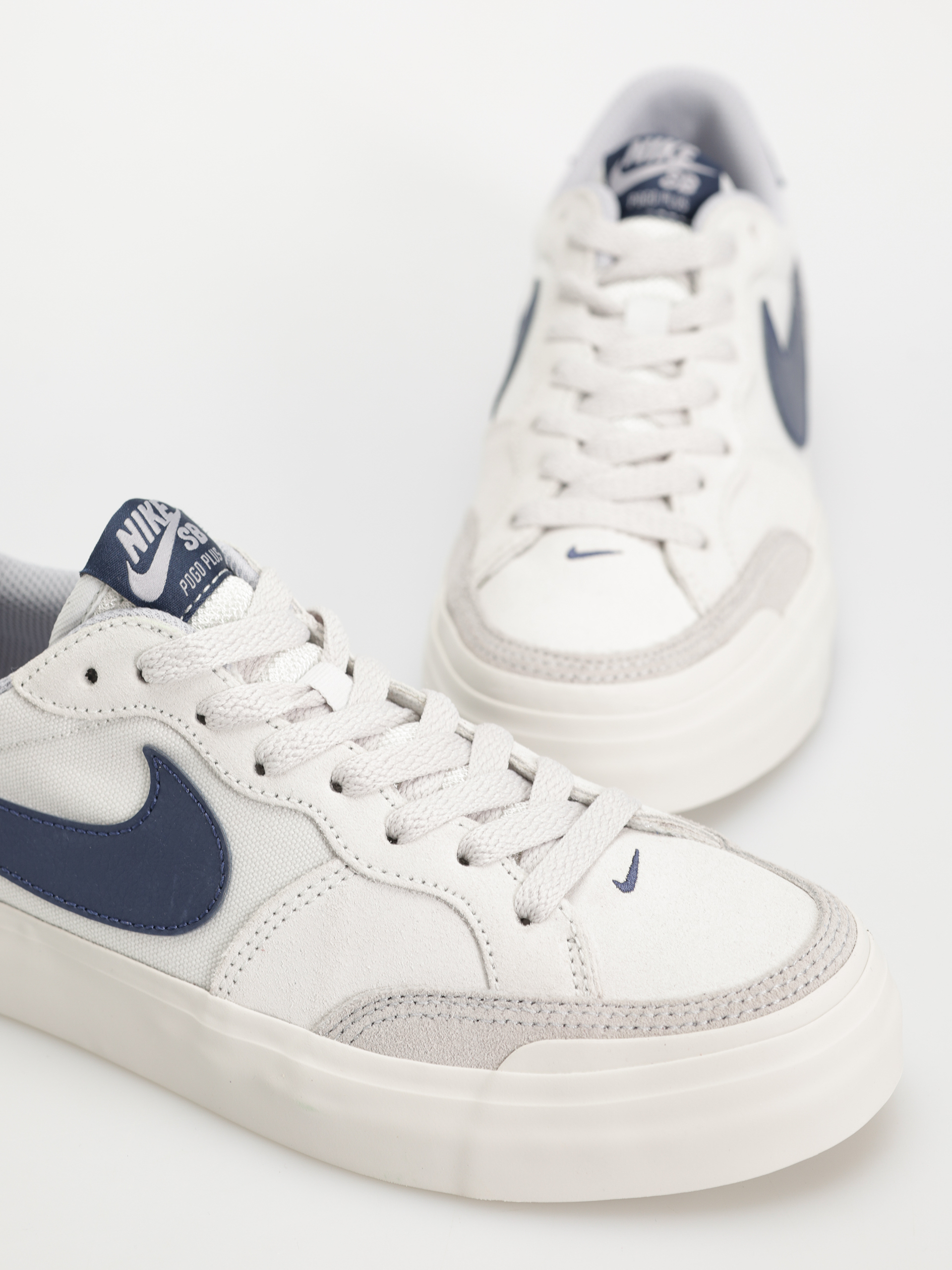 Обувки Nike SB Zoom Pogo Plus (photon dust/midnight navy wolf grey)