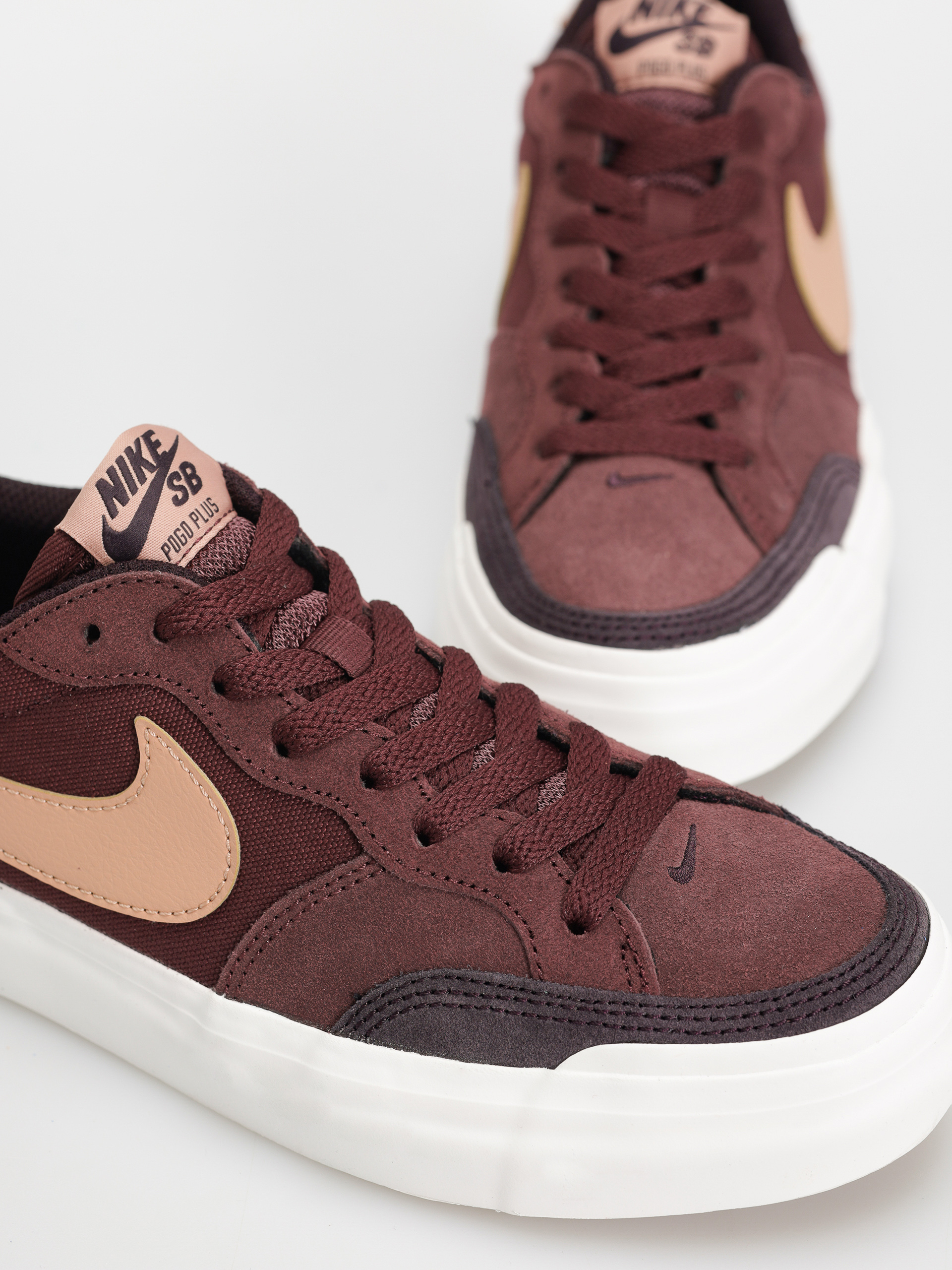 Обувки Nike SB Zoom Pogo Plus (burgundy crush/dusted clay burgundy ash)