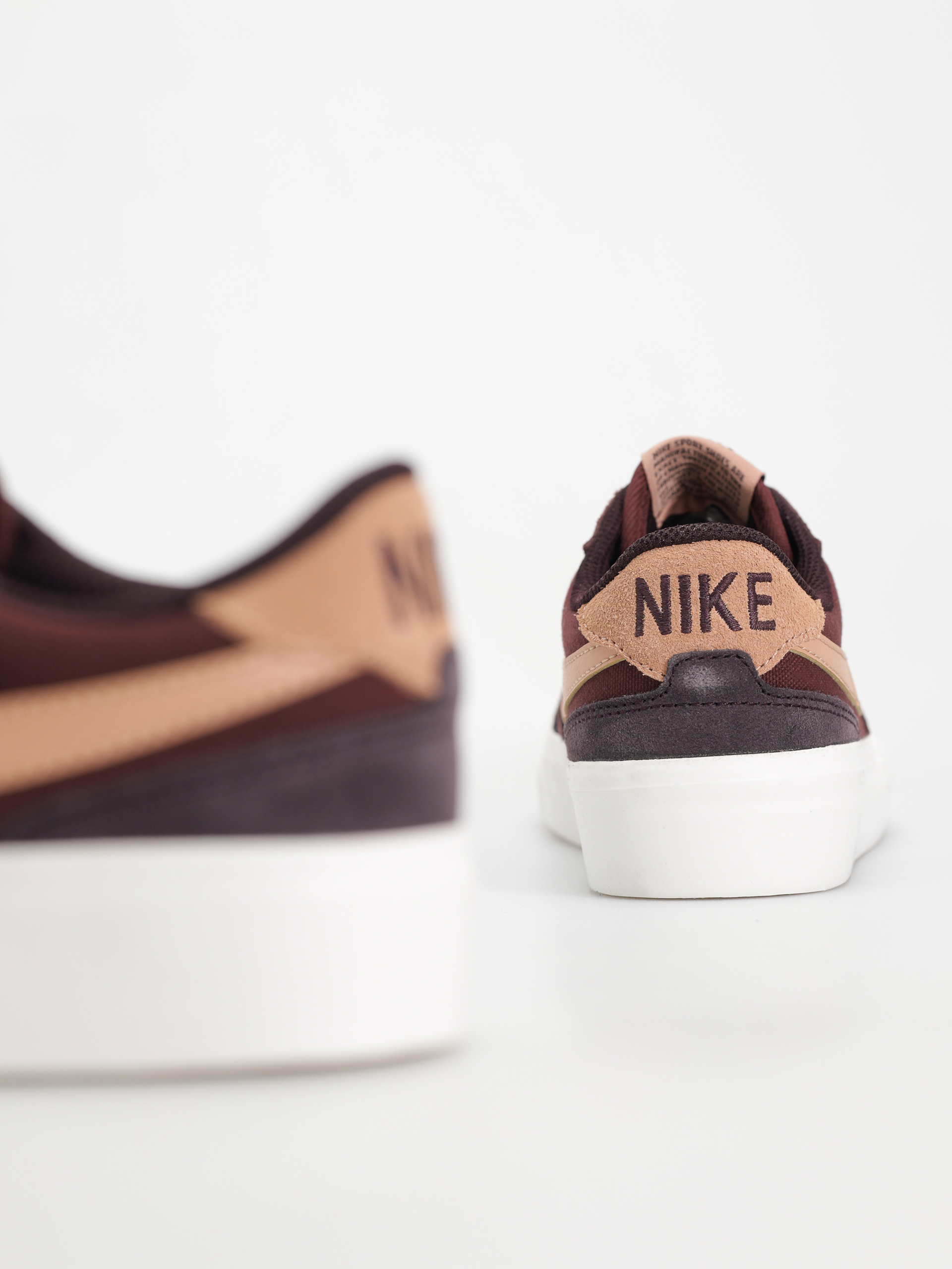 Обувки Nike SB Zoom Pogo Plus (burgundy crush/dusted clay burgundy ash)