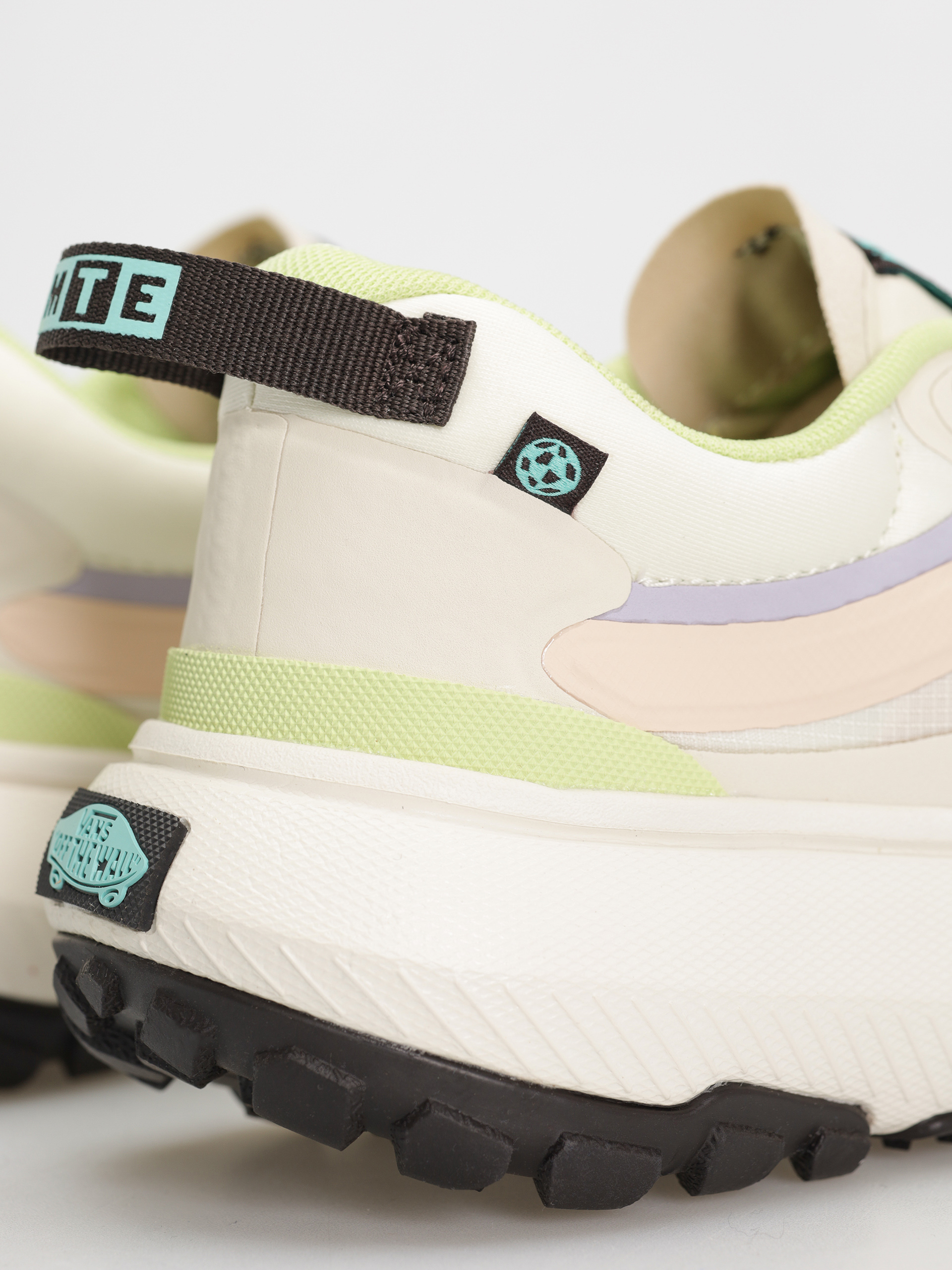 Обувки Vans Mte Crosspath (natural/multi)