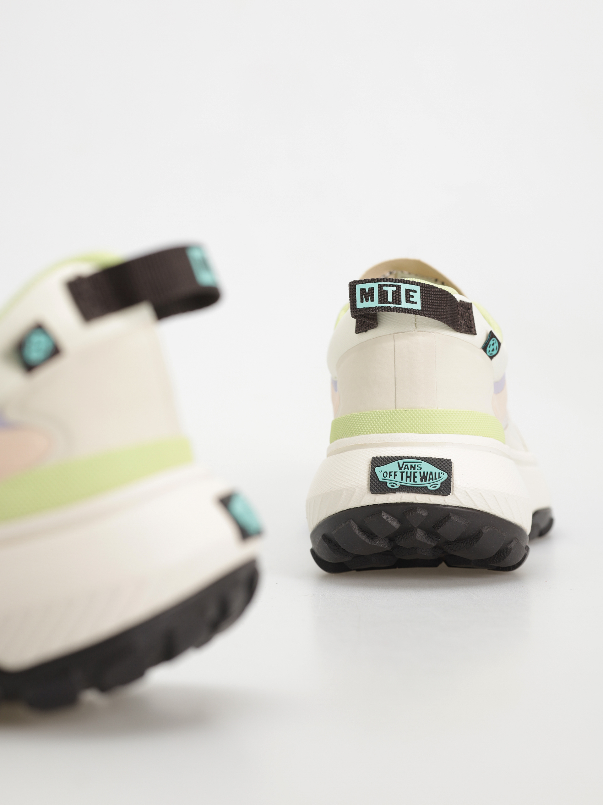 Обувки Vans Mte Crosspath (natural/multi)