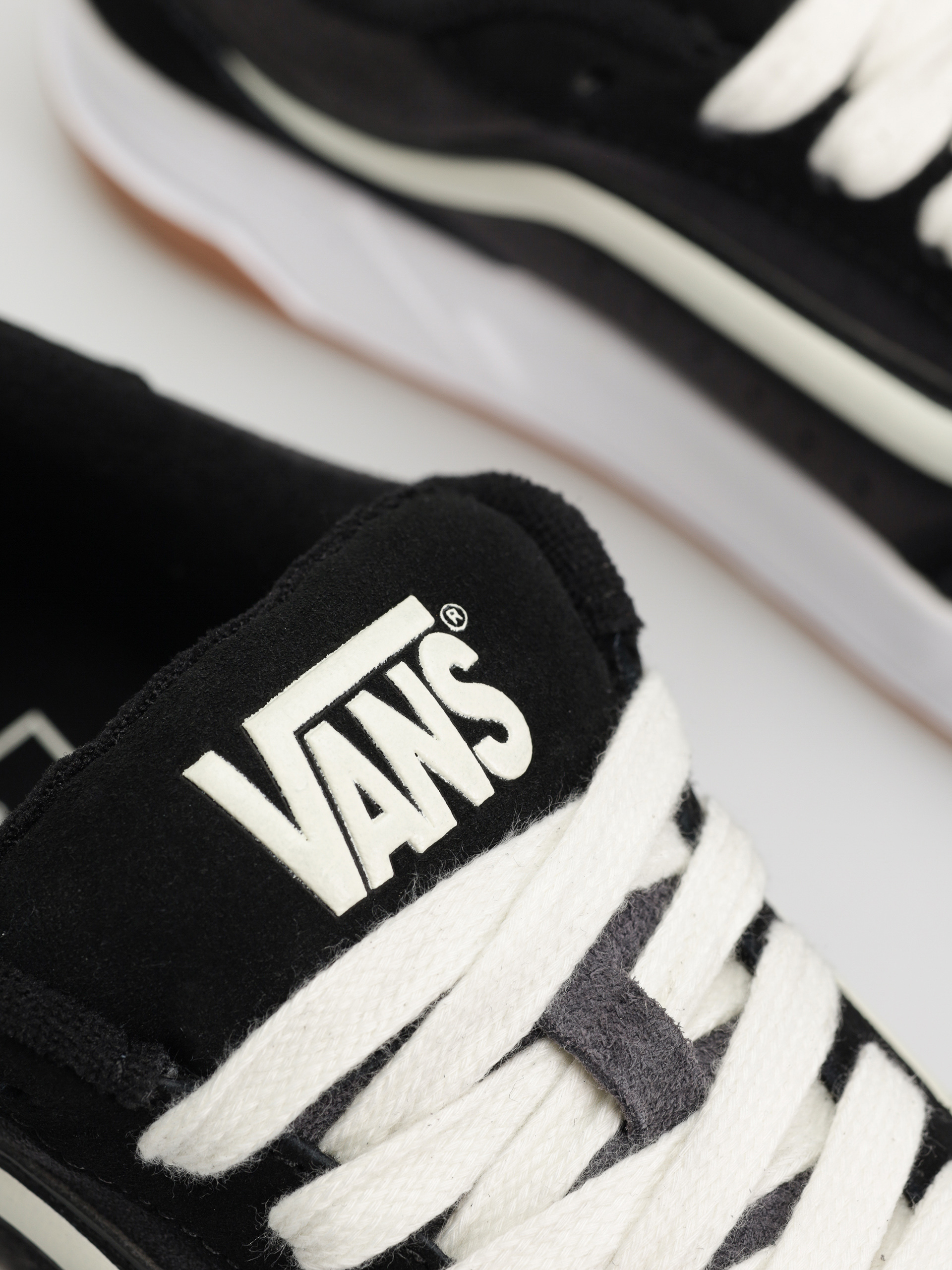Обувки Vans Hylane (nineties black)