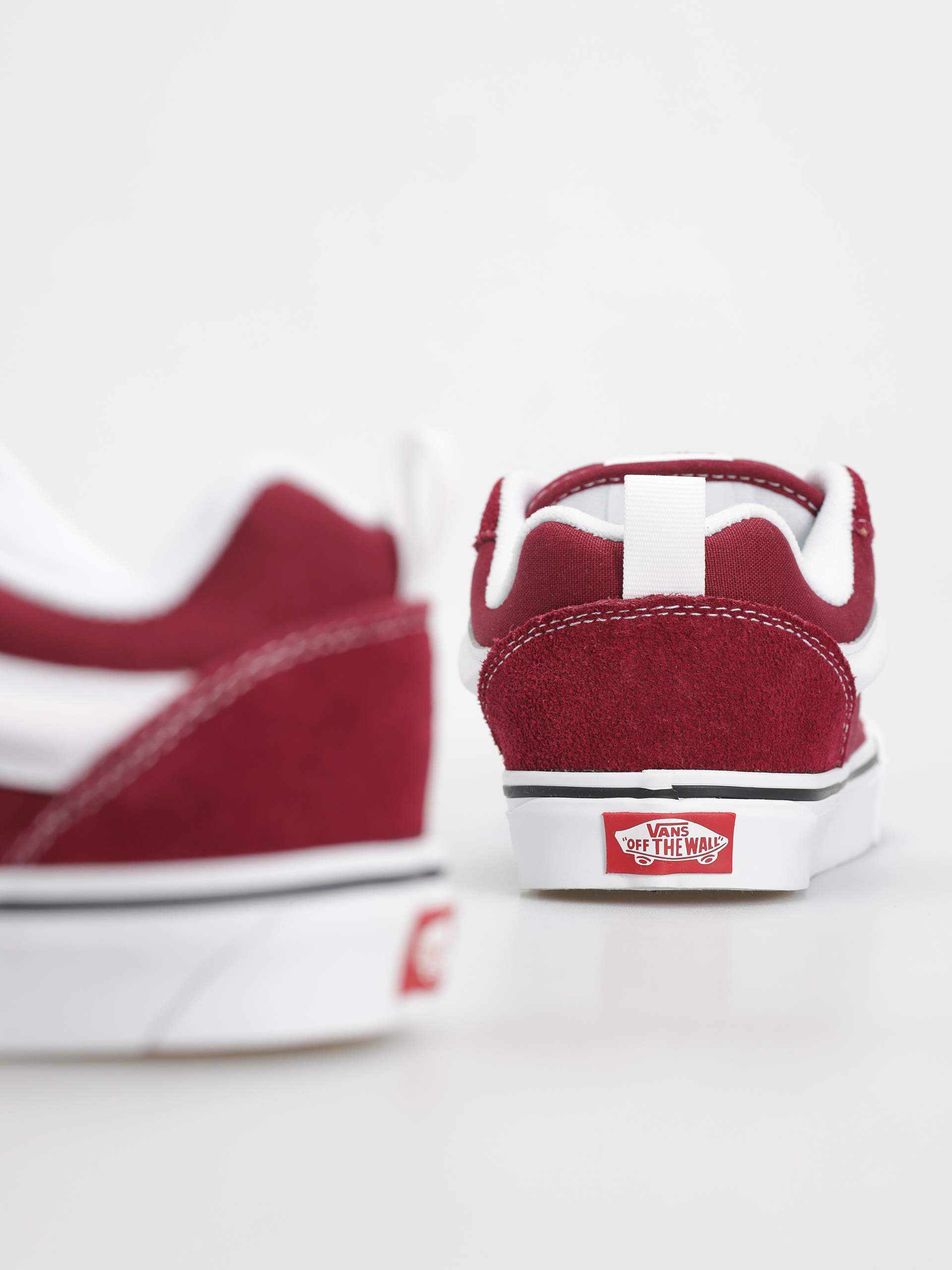 Обувки Vans Knu Skool (color theory rhododendron)