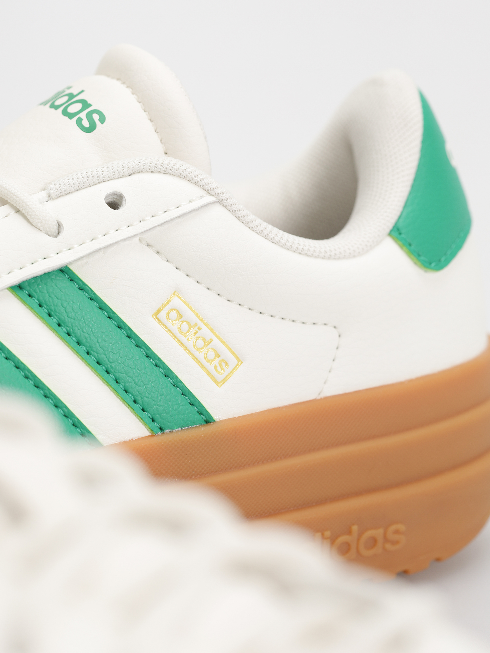 Обувки adidas Vl Court Bold Wmn (cwhite/cougrn/goldmt)