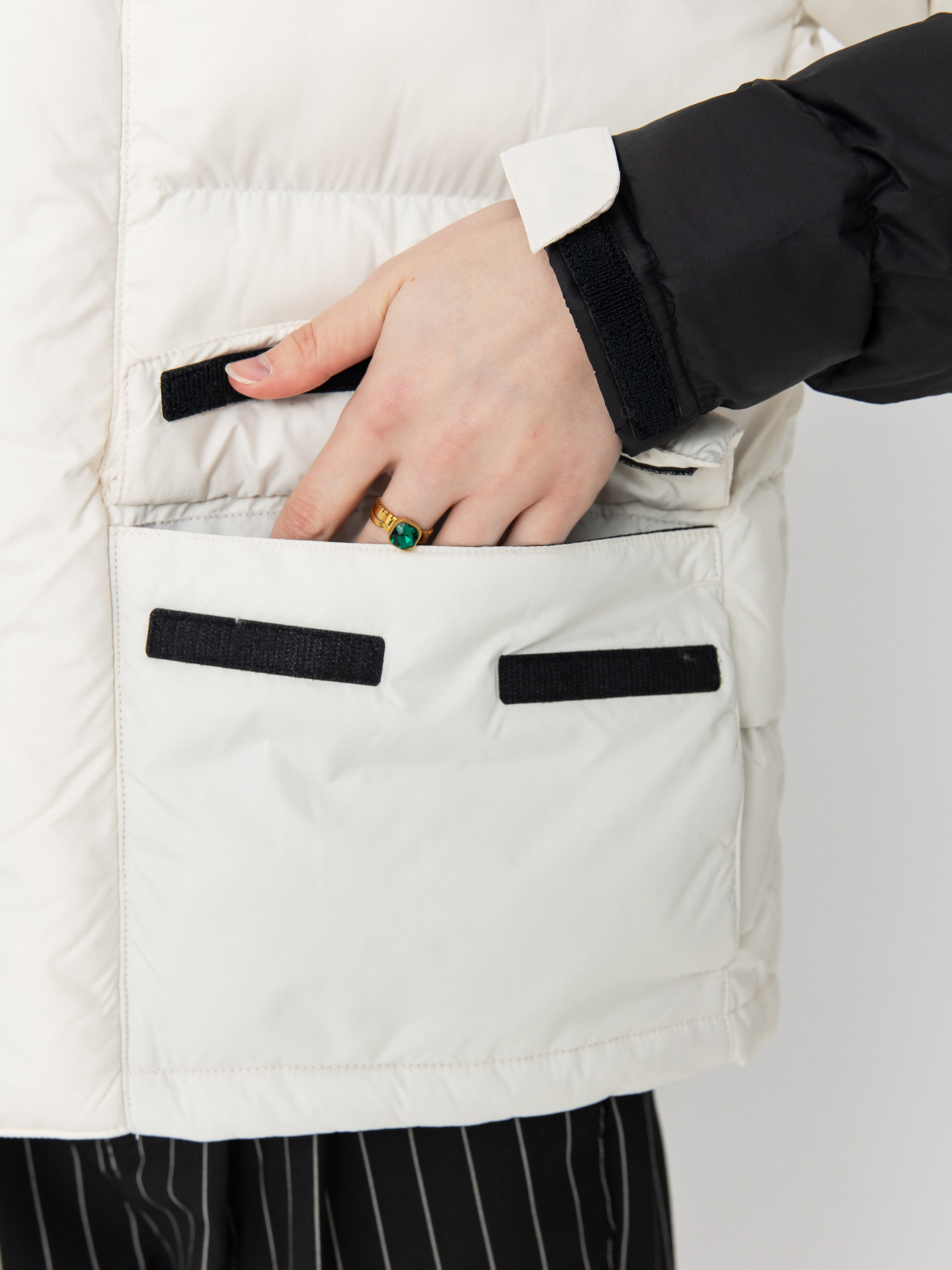 Яке The North Face Limbara Insulated Wmn (white dune)