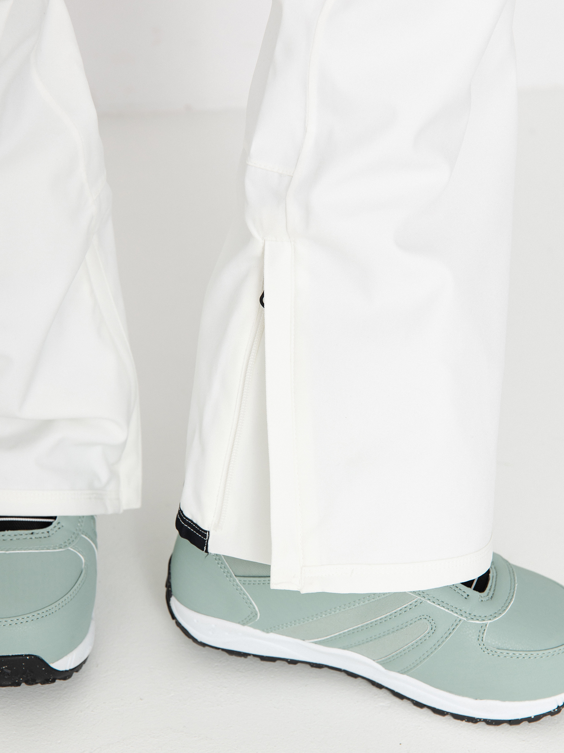 Дамско Сноуборд панталони Burton Vida Stretch (stout white)