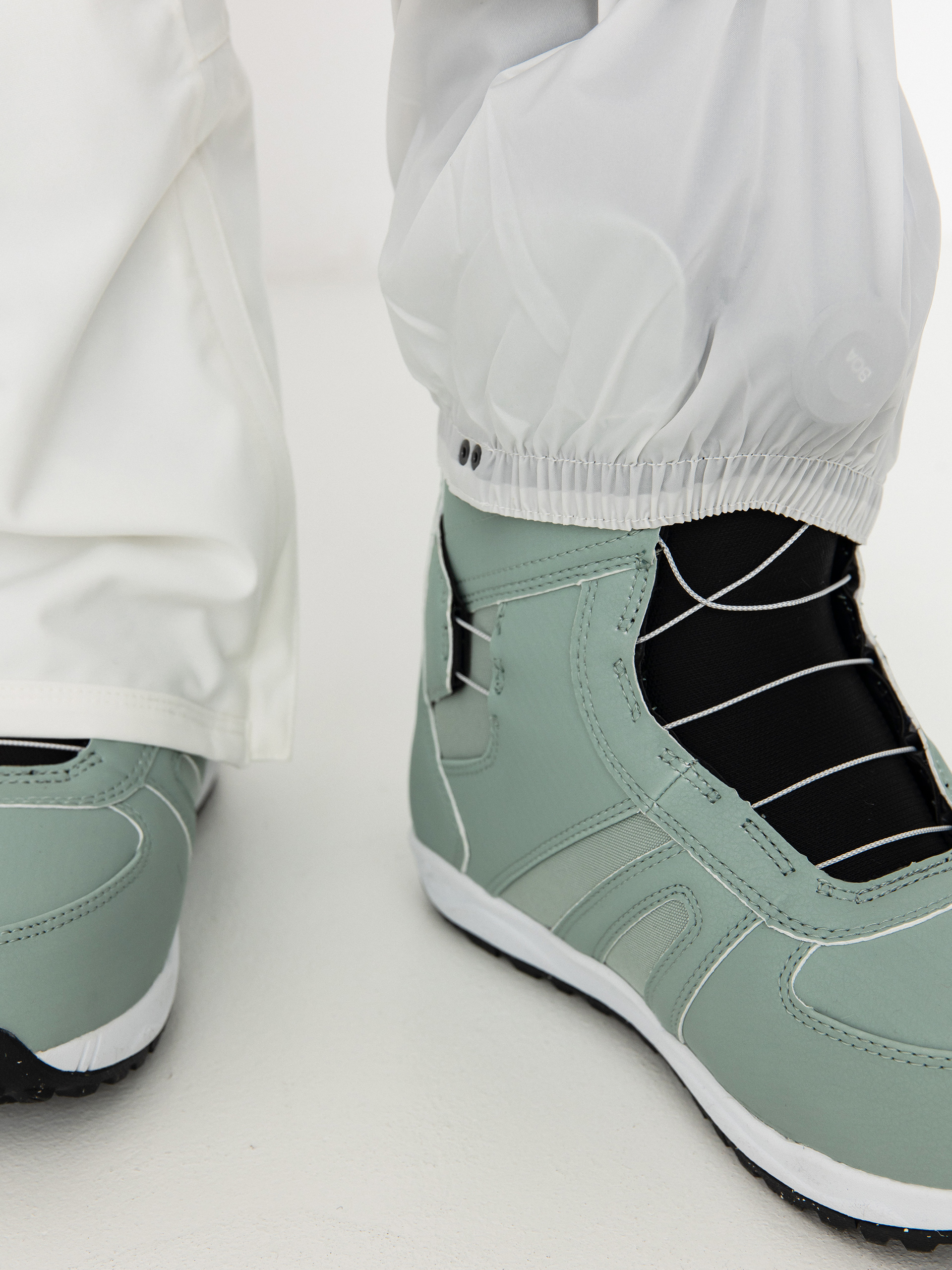 Дамско Сноуборд панталони Burton Vida Stretch (stout white)