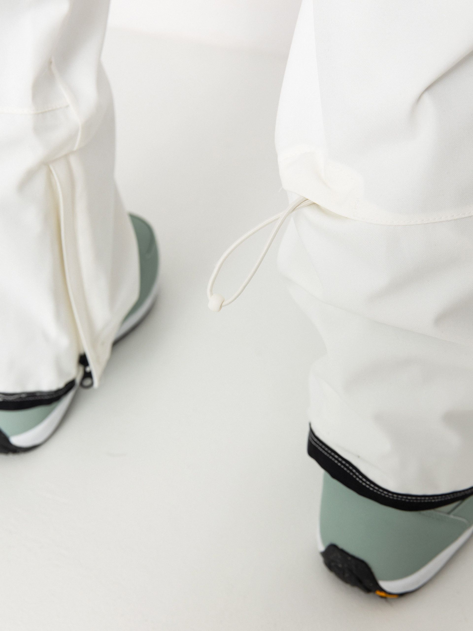 Дамско Сноуборд панталони Burton Vida Stretch (stout white)