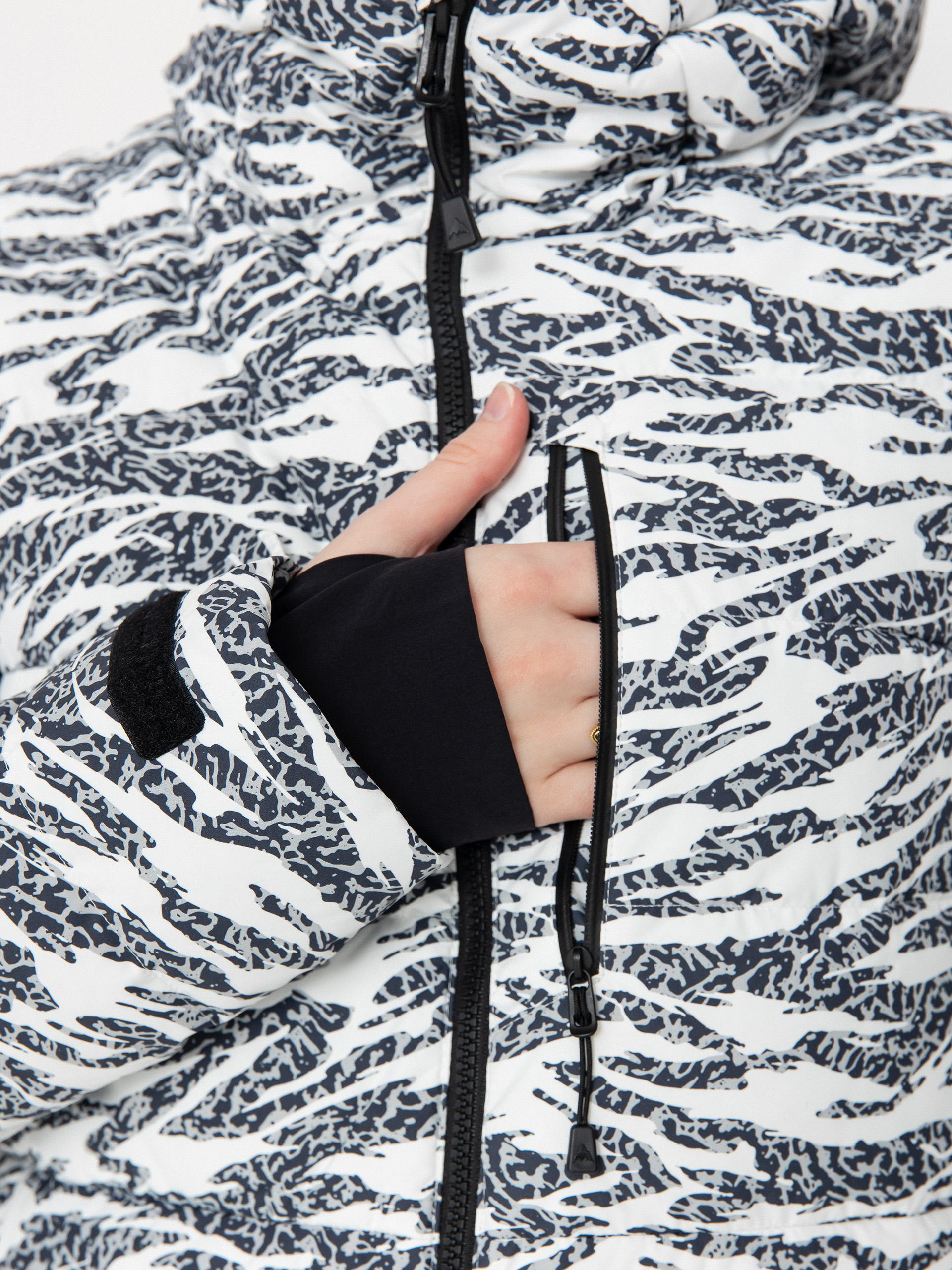 Дамска Сноуборд яке Burton Loyil Down (zebra camo)