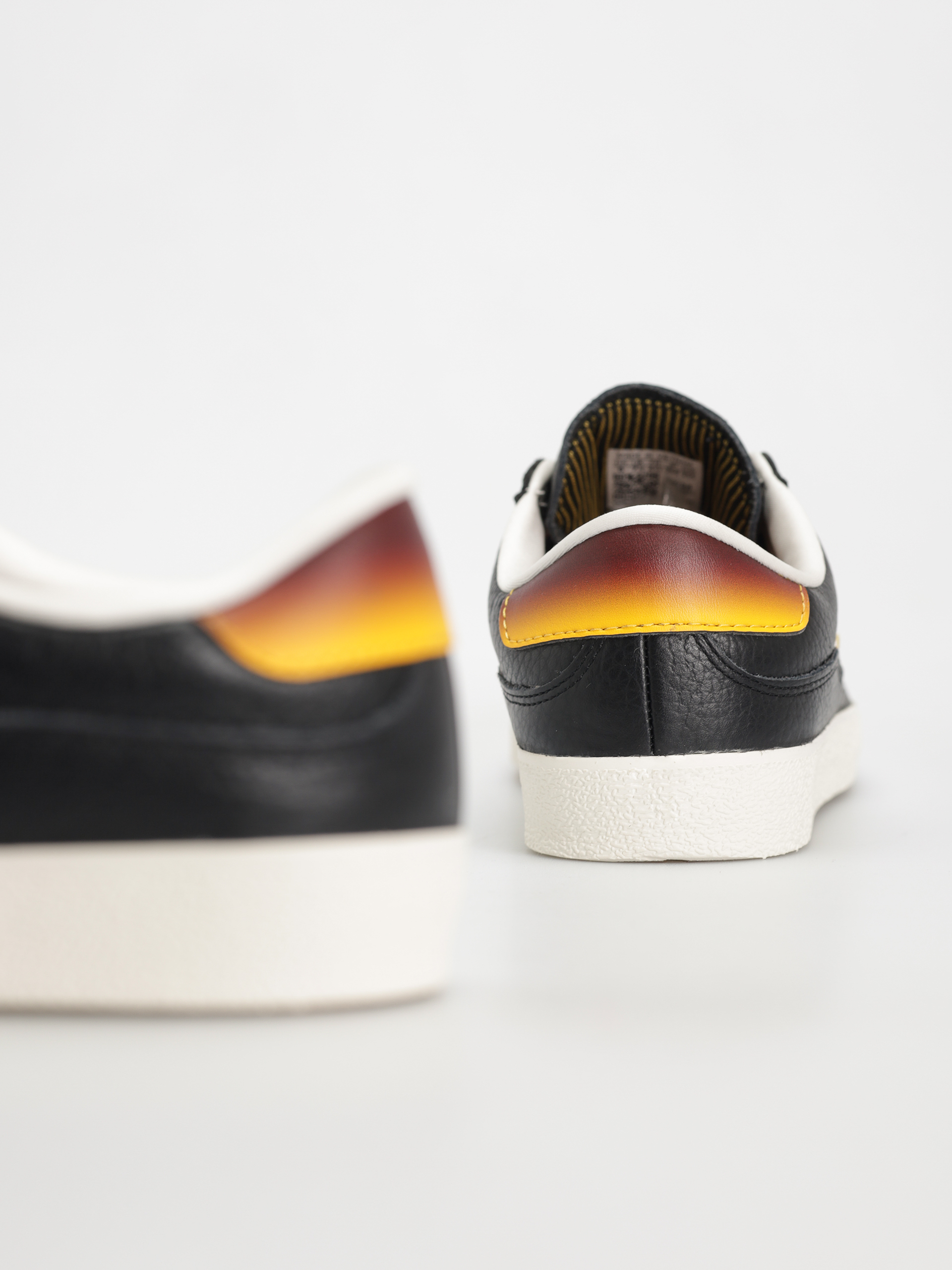 Обувки adidas Puig Indoor (cblack/shared/creyel)