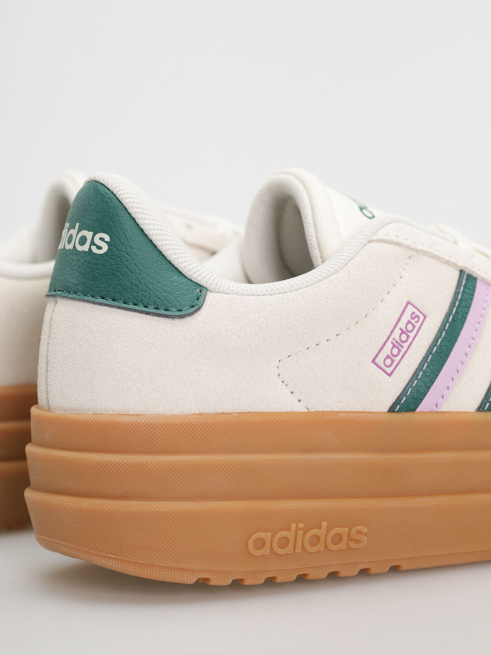 Обувки adidas Vl Court Bold Wmn (owhite/cgreen/blilil)