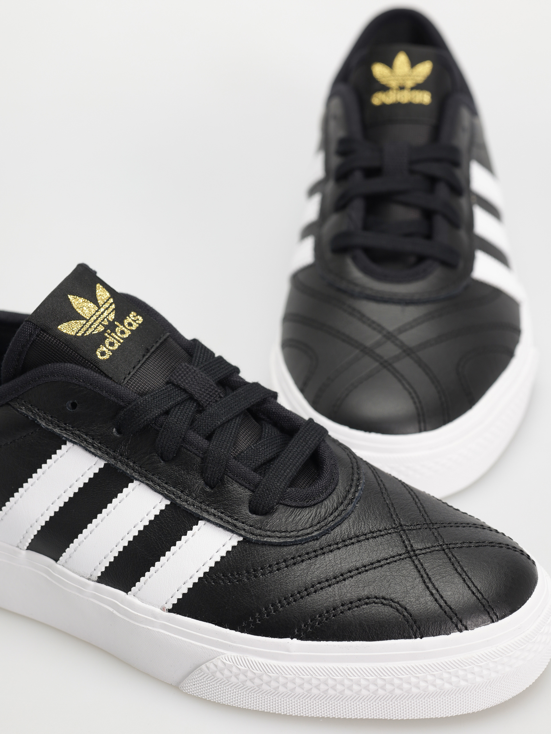 Обувки adidas Adi Ease (cblack/ftwwht/goldmt)