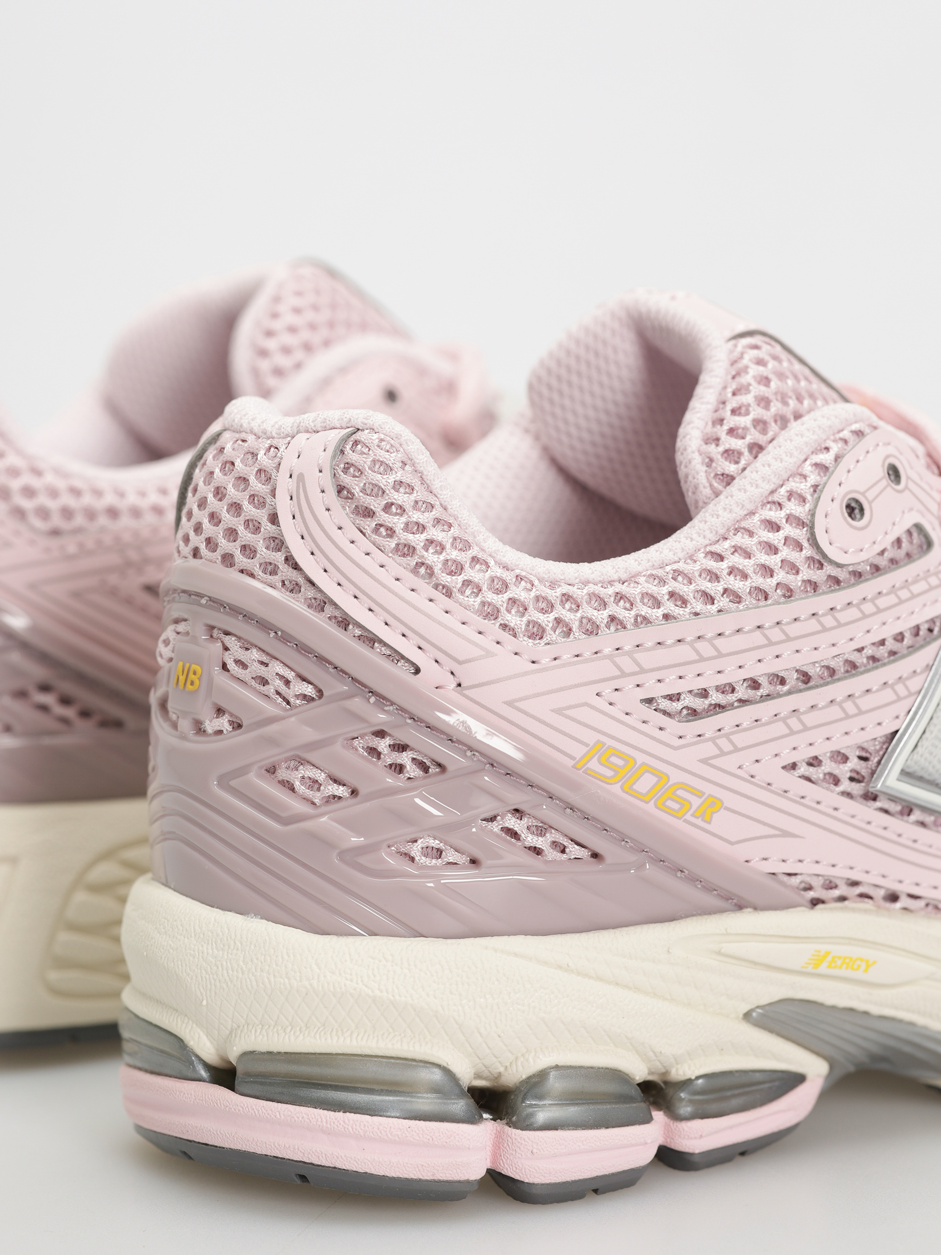 Обувки New Balance 1906 JR (rose sugar)