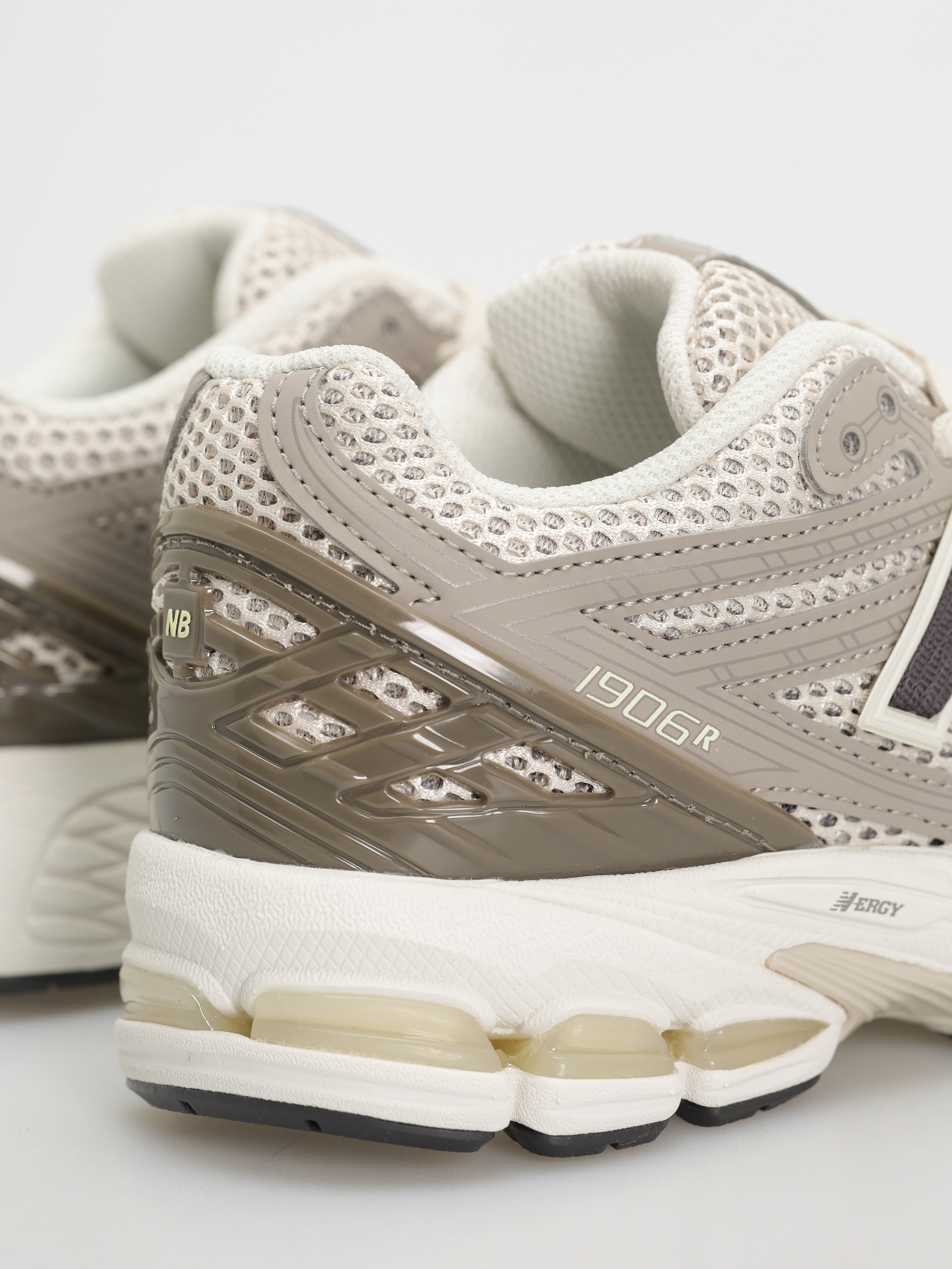 Обувки New Balance 1906 JR (arid stone)