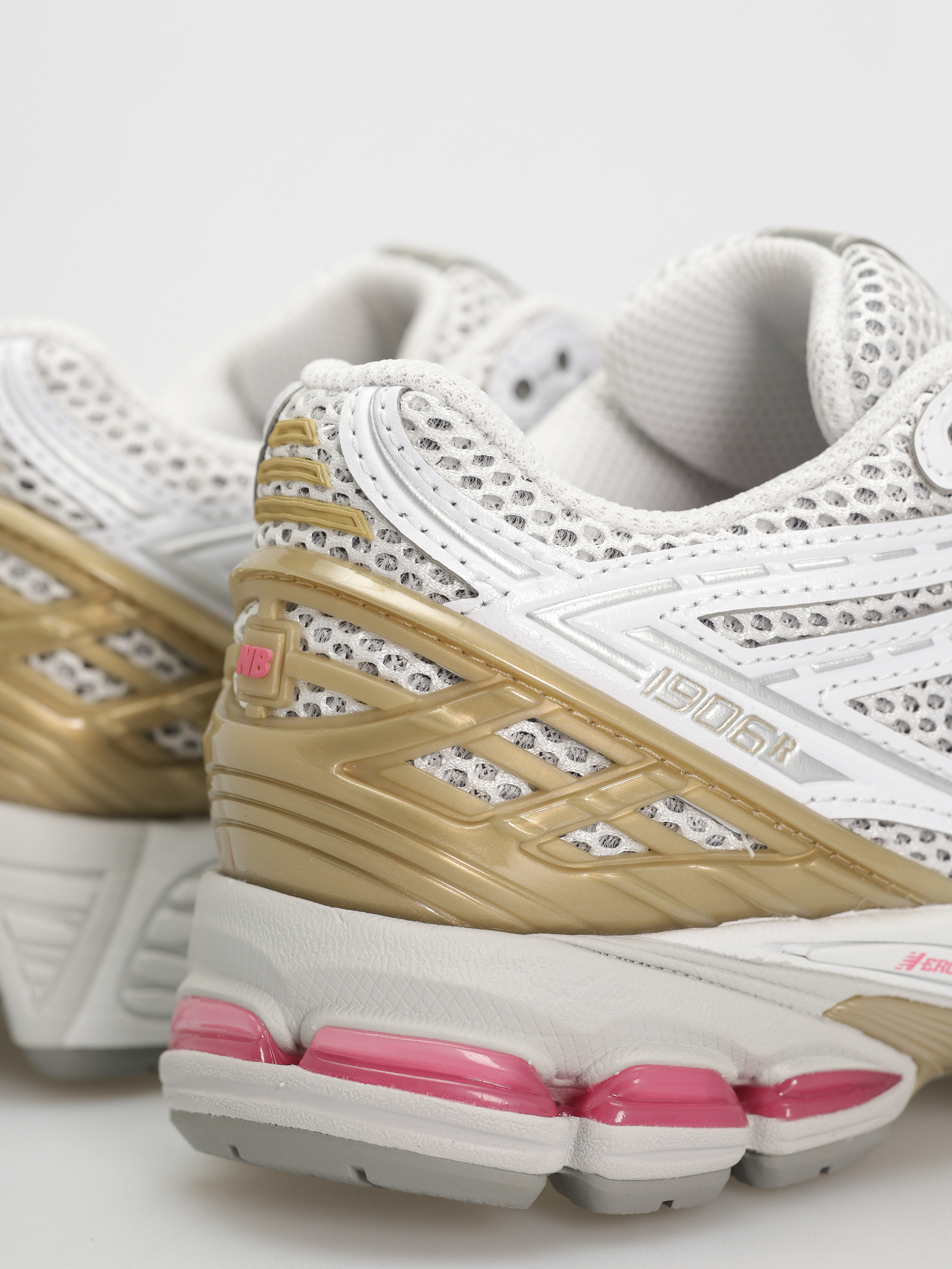 Обувки New Balance 1906 (silver metallic)