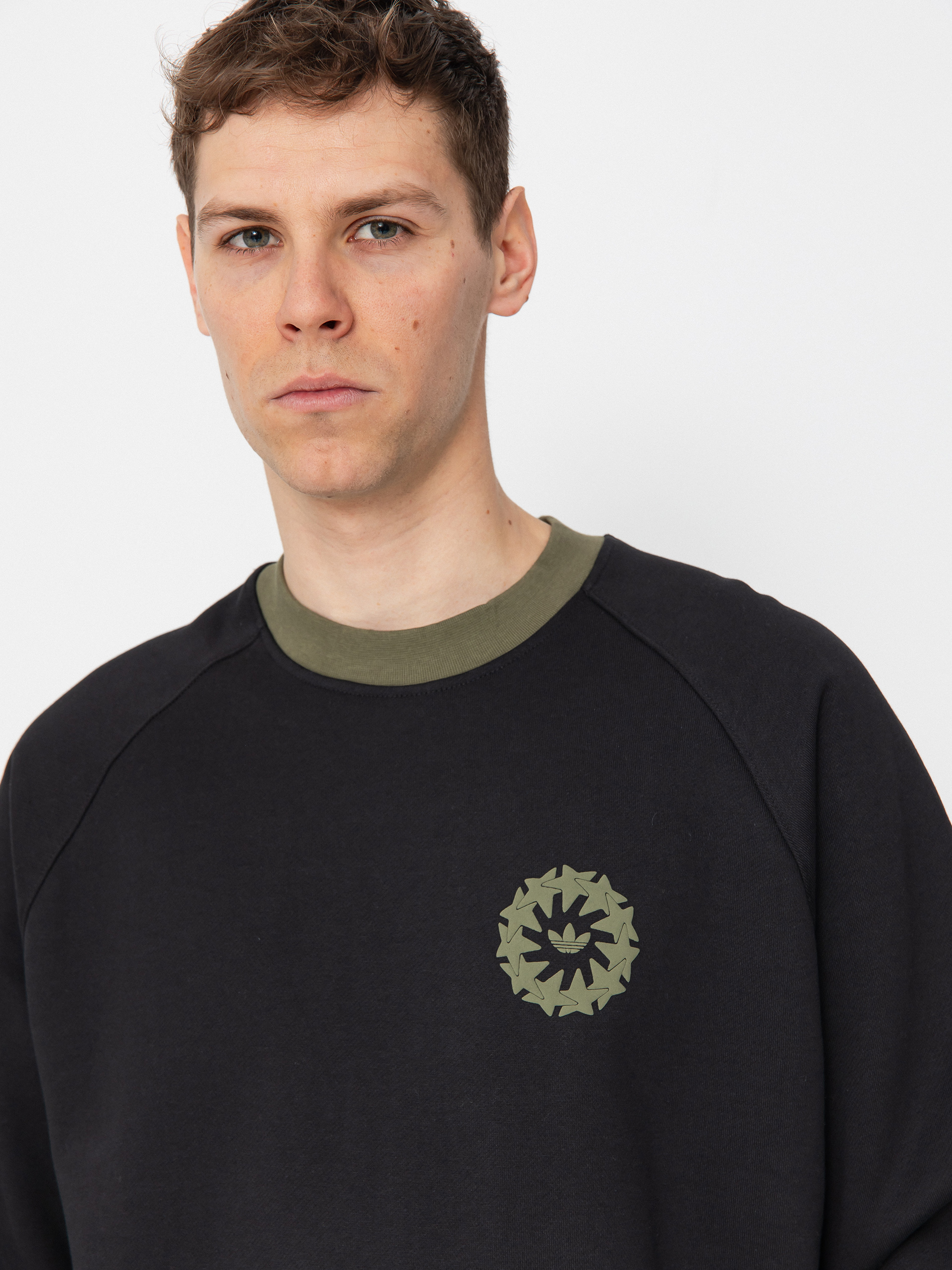 Суитшърт adidas Star Wheel Crew (black/olistr)