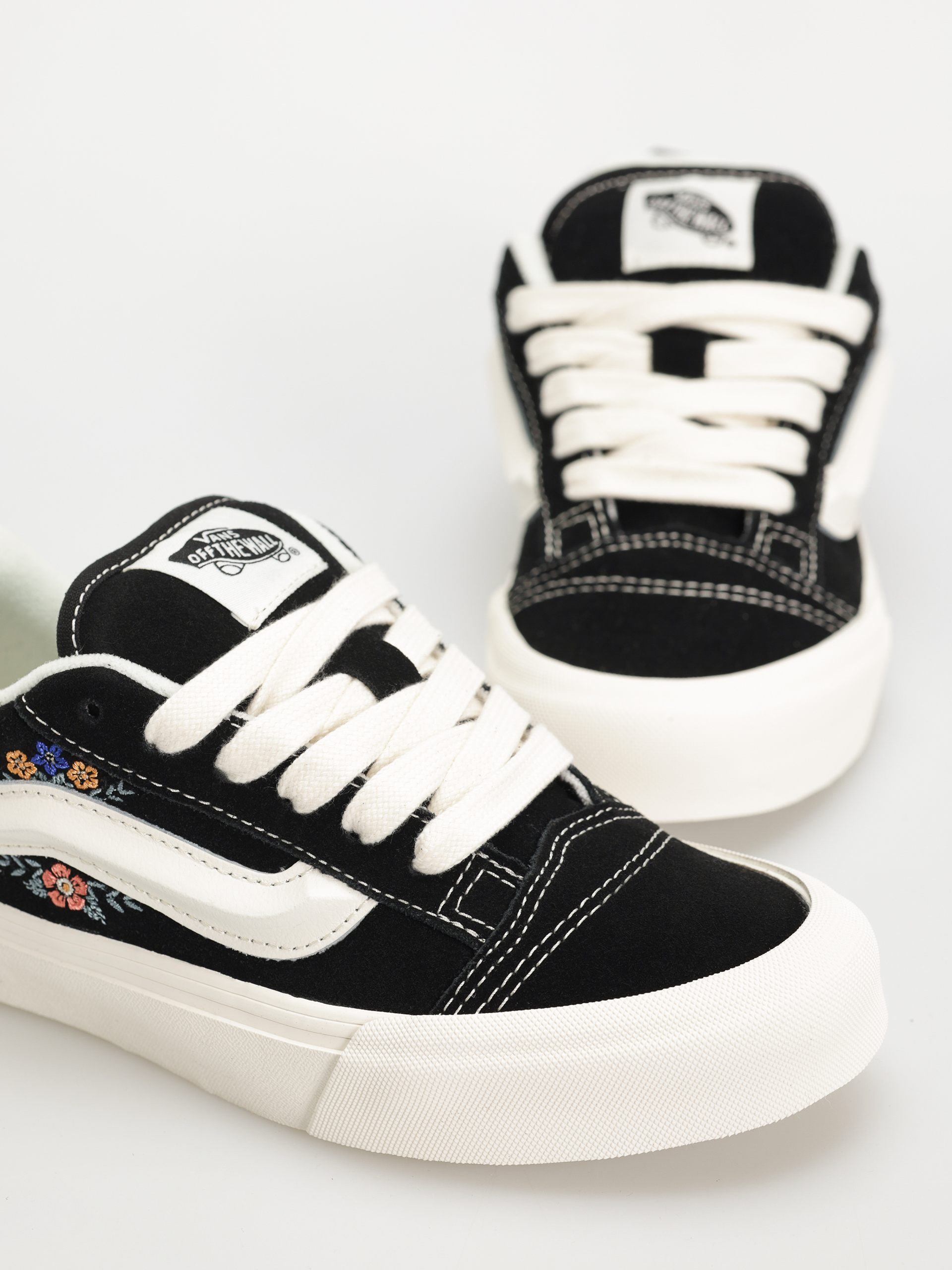 Обувки Vans Knu Skool (black floral)