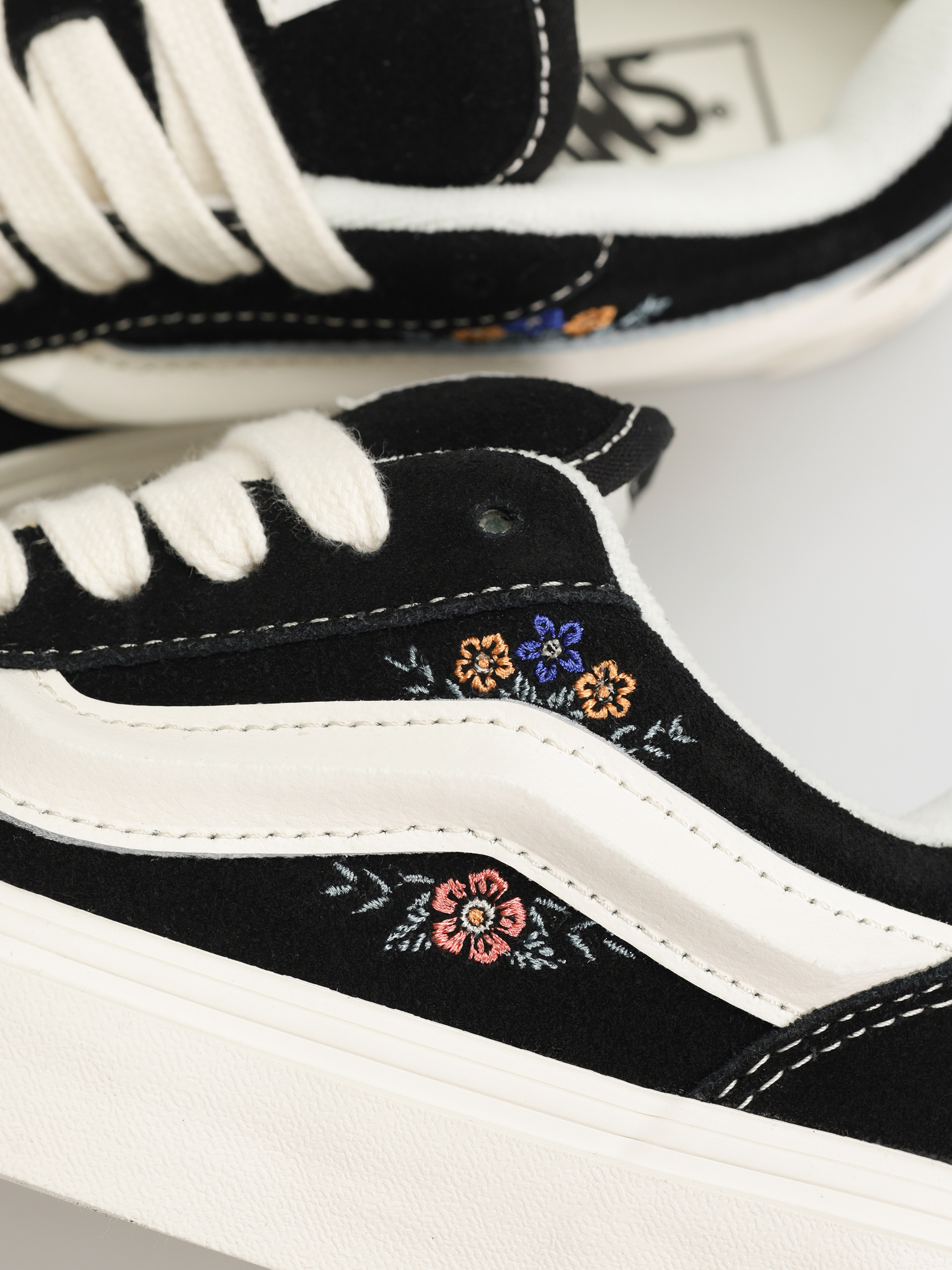Обувки Vans Knu Skool (black floral)