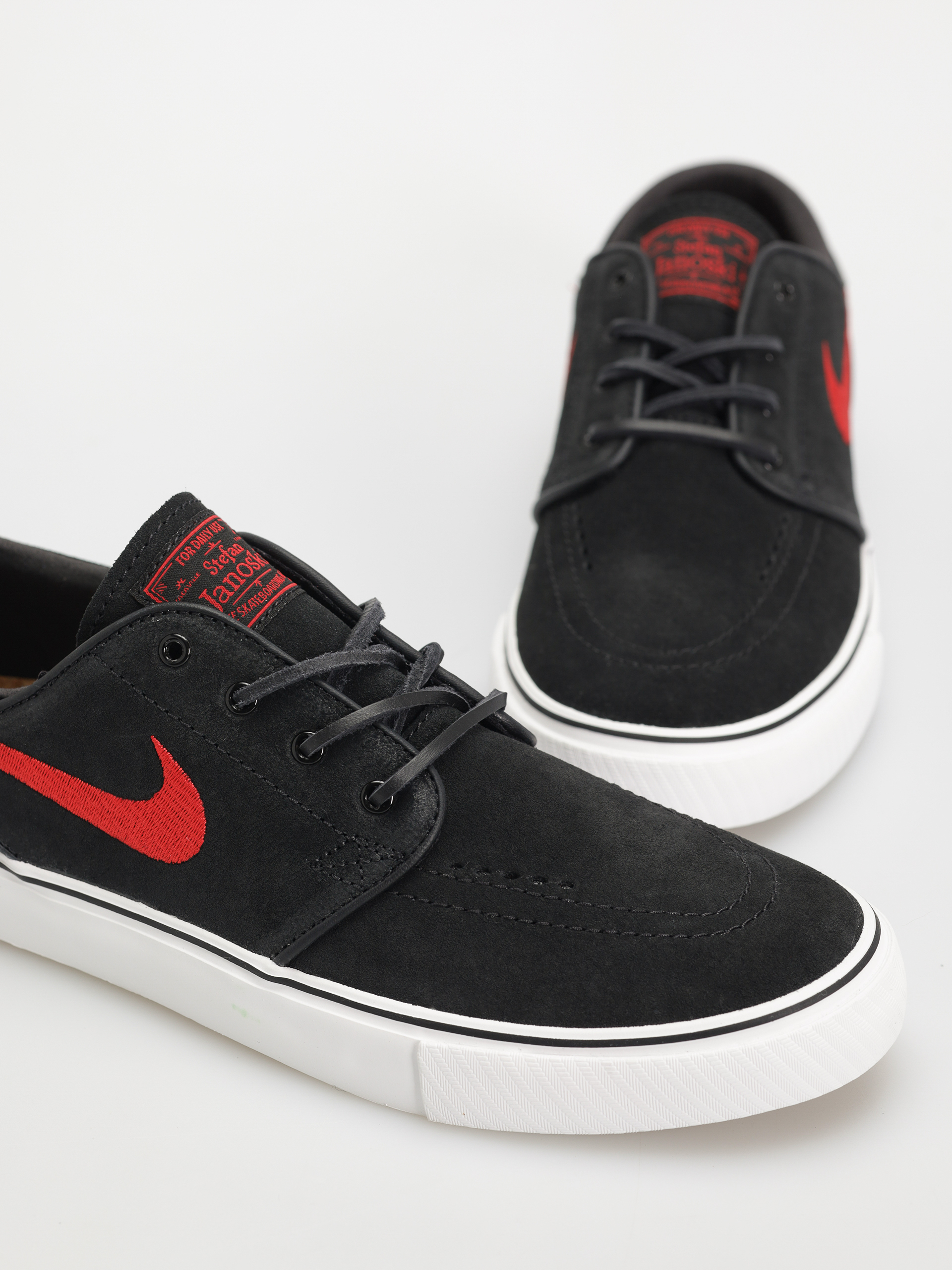 Обувки Nike SB Zoom Janoski OG+ (black/university red black summit white)