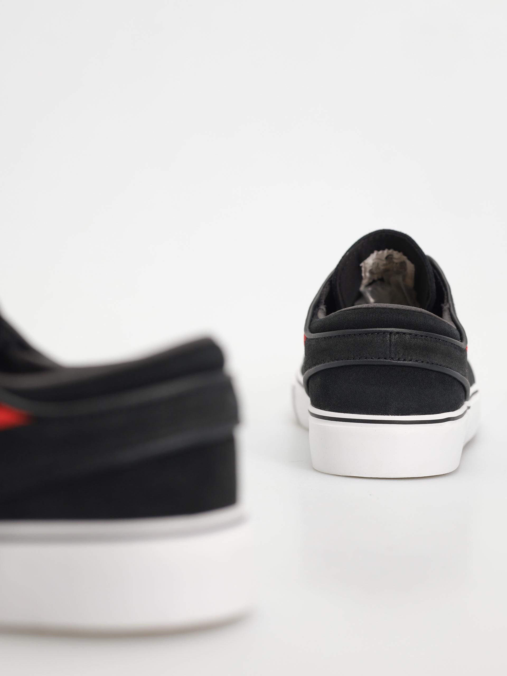 Обувки Nike SB Zoom Janoski OG+ (black/university red black summit white)