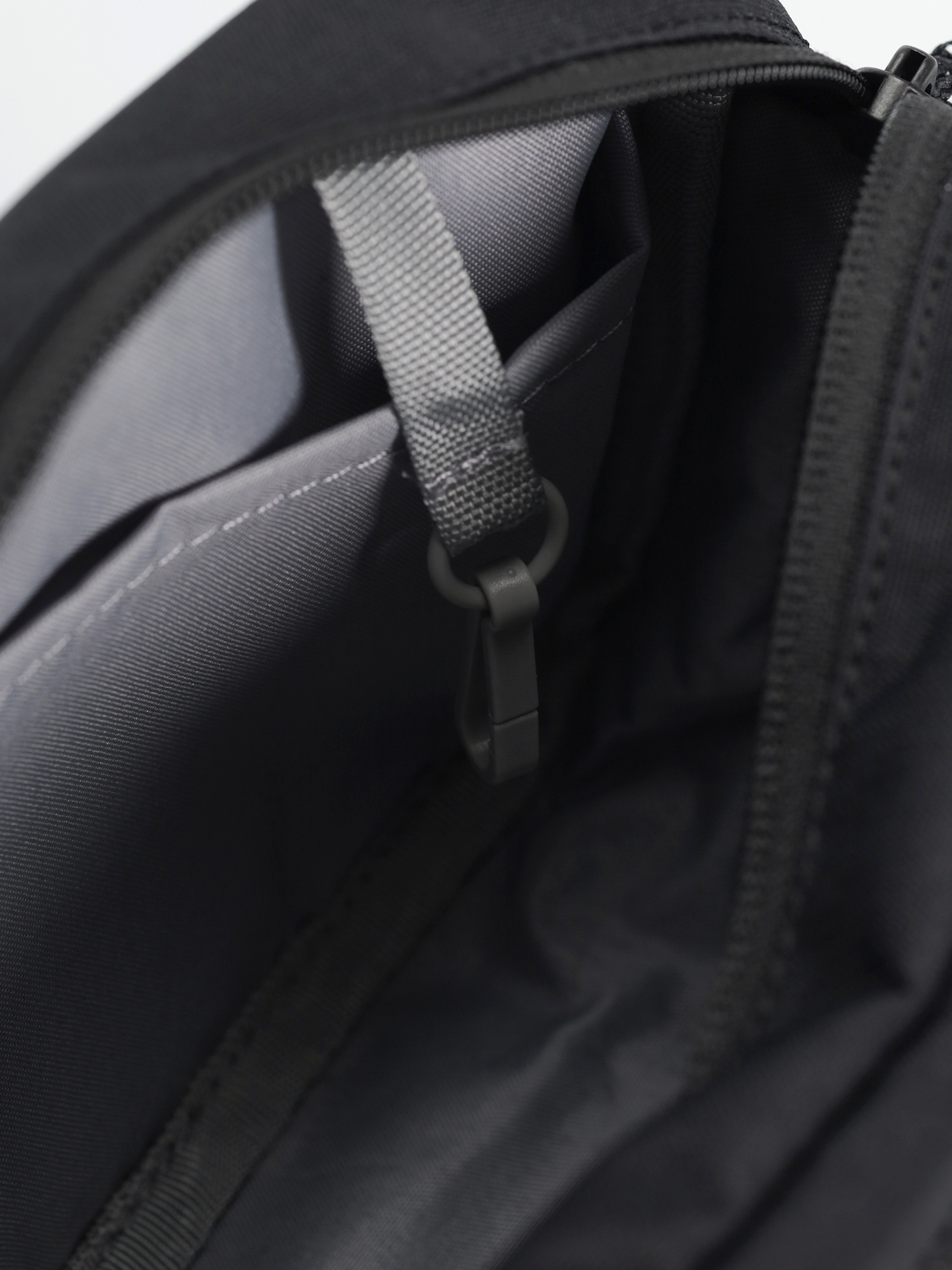 Чантичка за кръст Columbia Trail Traveler (black)