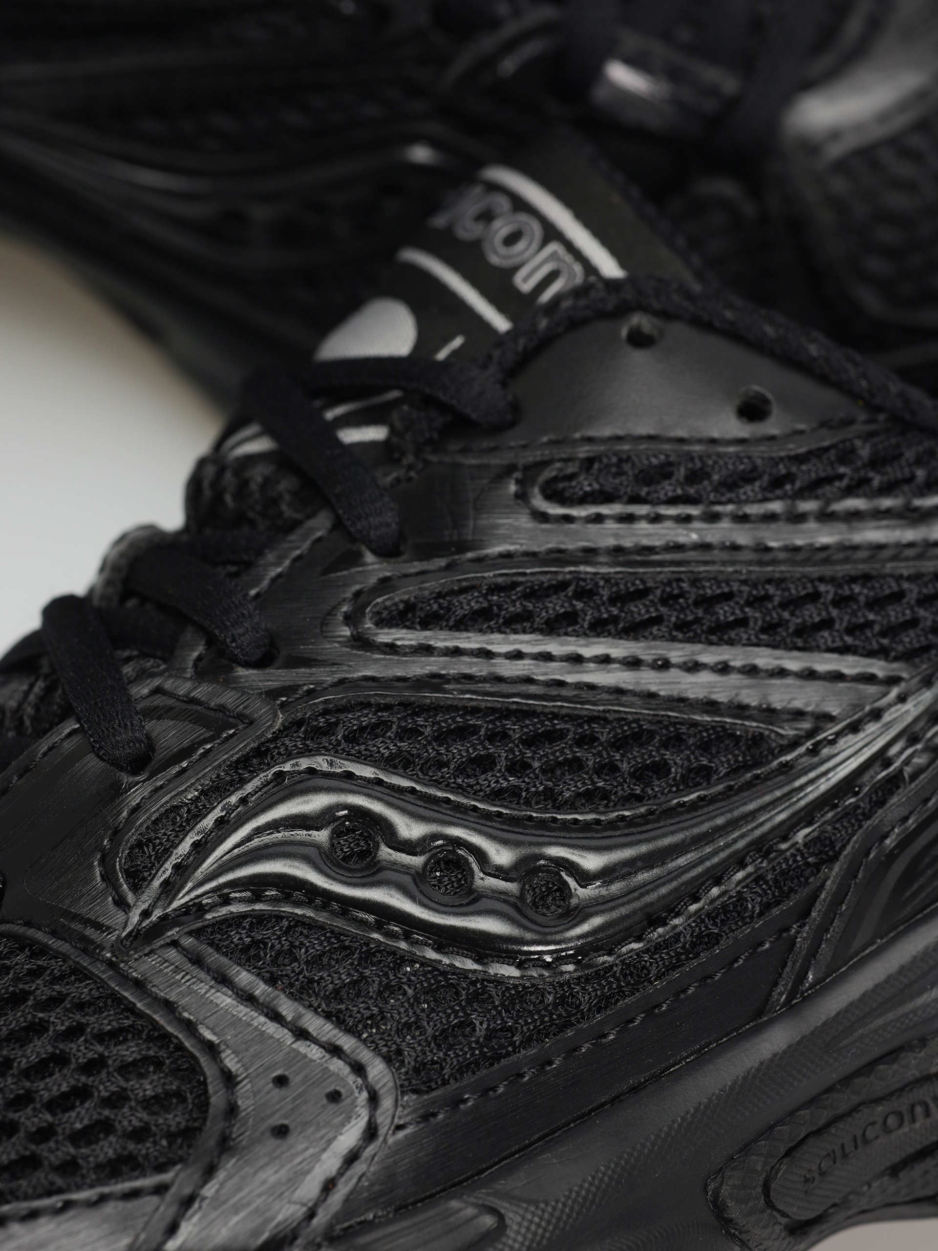 Обувки Saucony Ride Millenium (black)