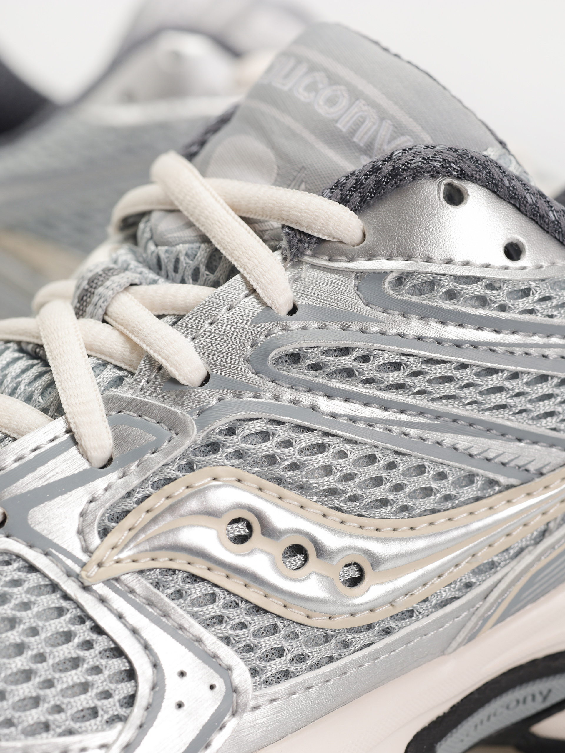 Обувки Saucony Ride Millennium (silver/cream)