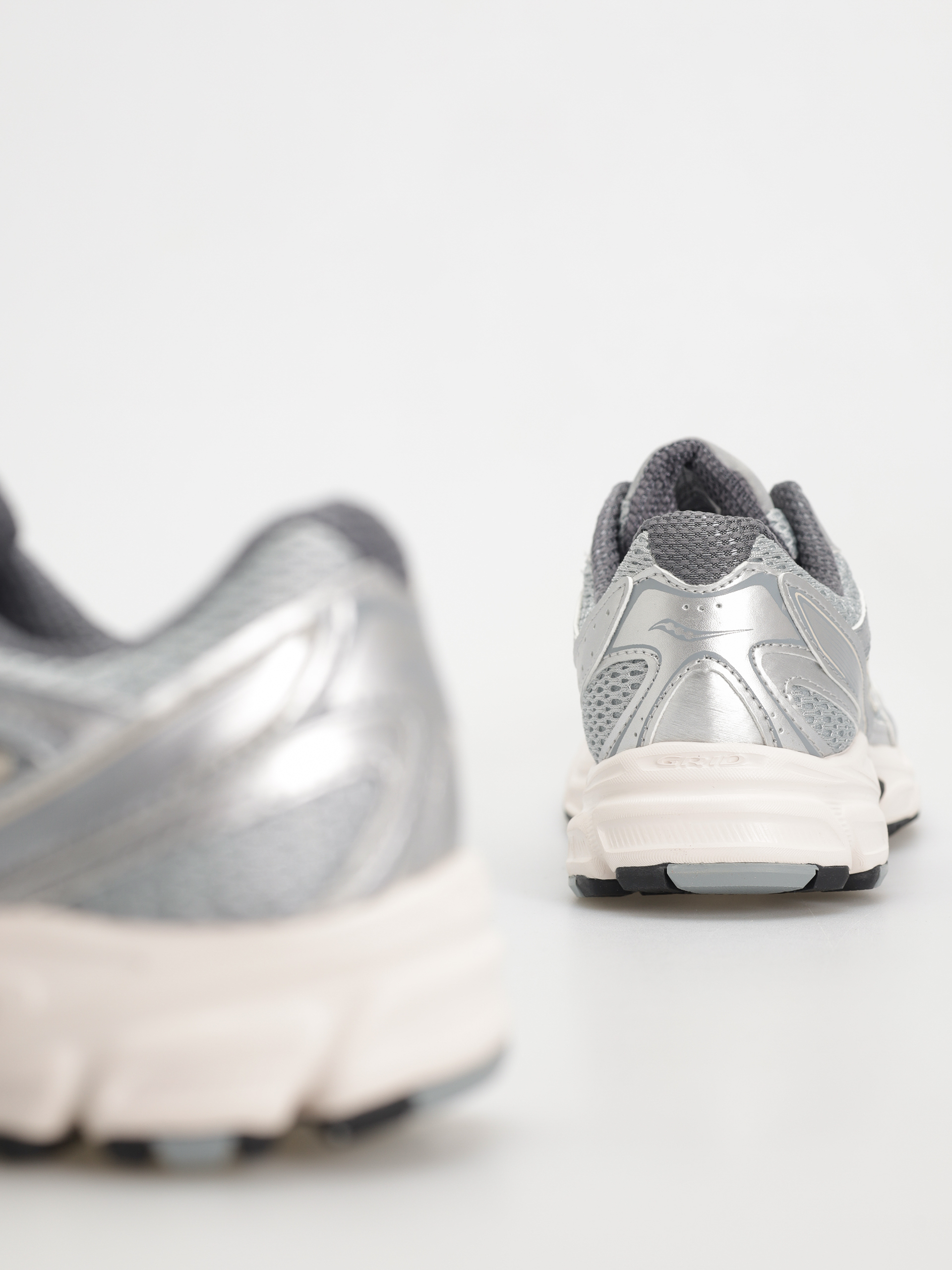 Обувки Saucony Ride Millennium (silver/cream)
