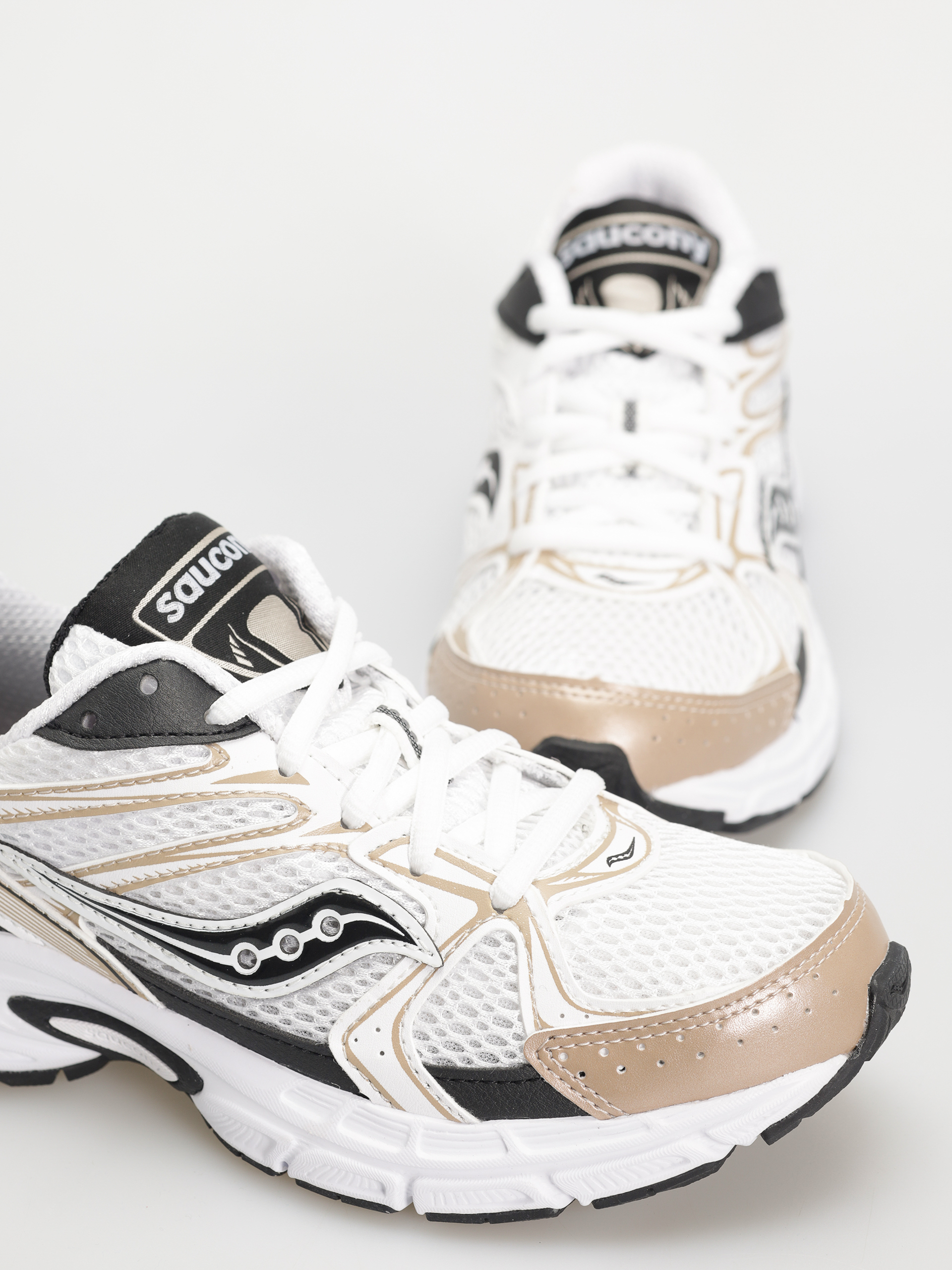 Обувки Saucony Ride Millennium (wht/gold/black)