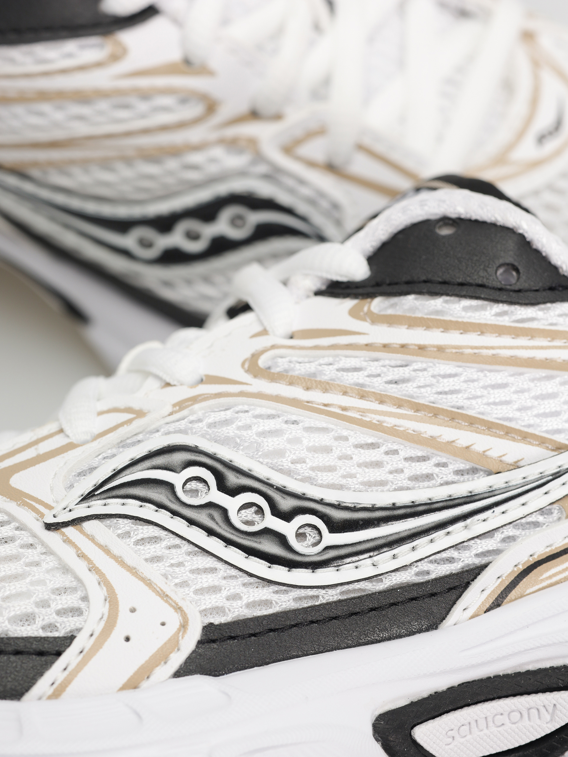 Обувки Saucony Ride Millennium (wht/gold/black)