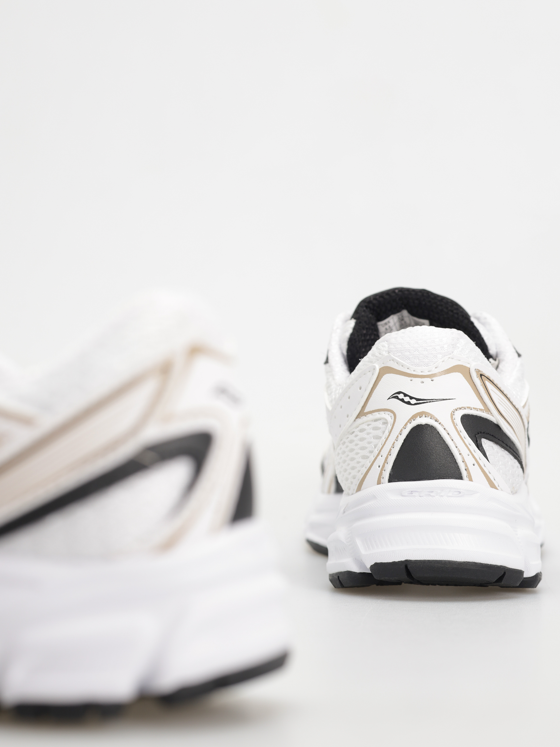 Обувки Saucony Ride Millennium (wht/gold/black)