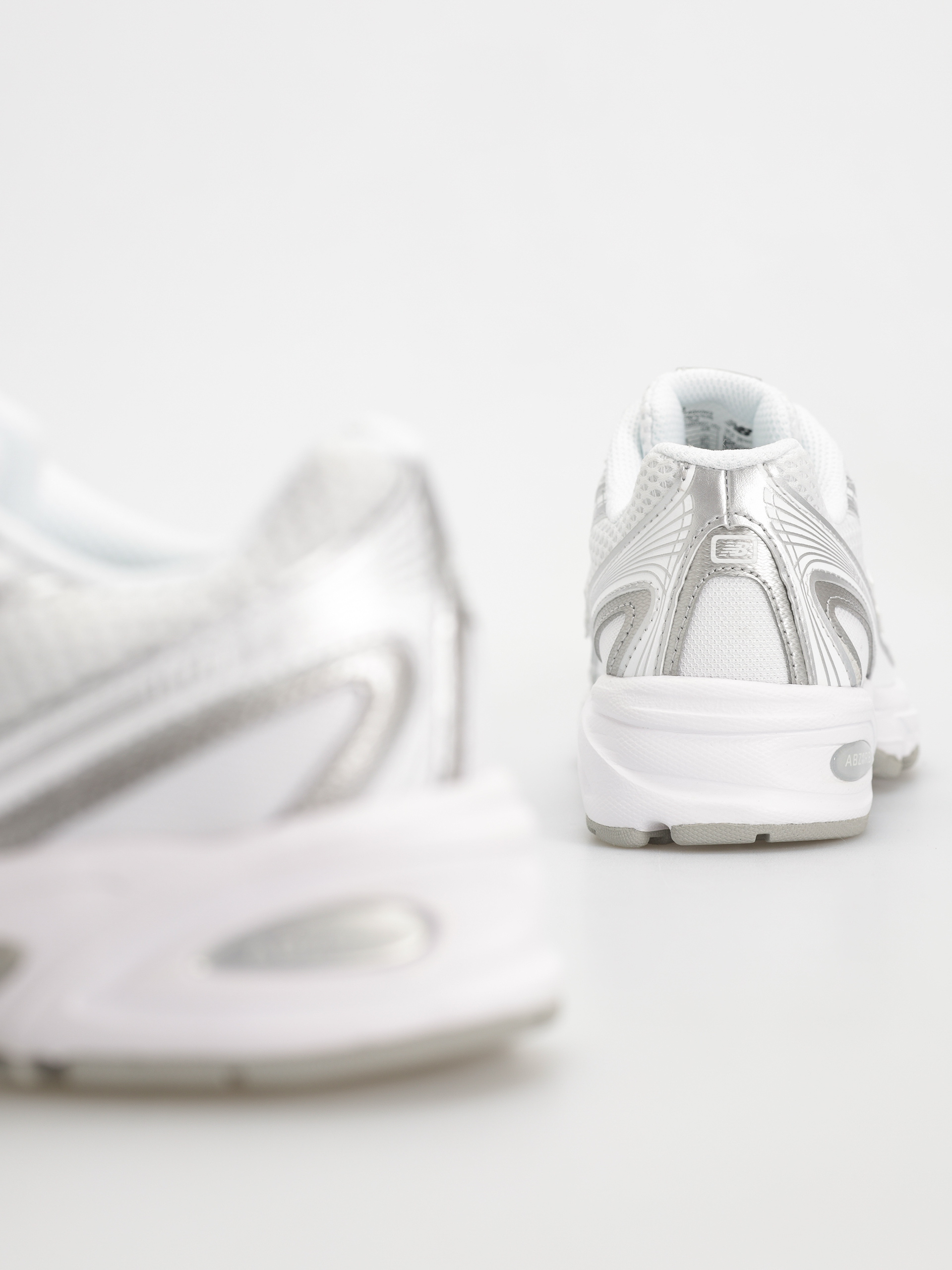 Обувки New Balance 740 (white)