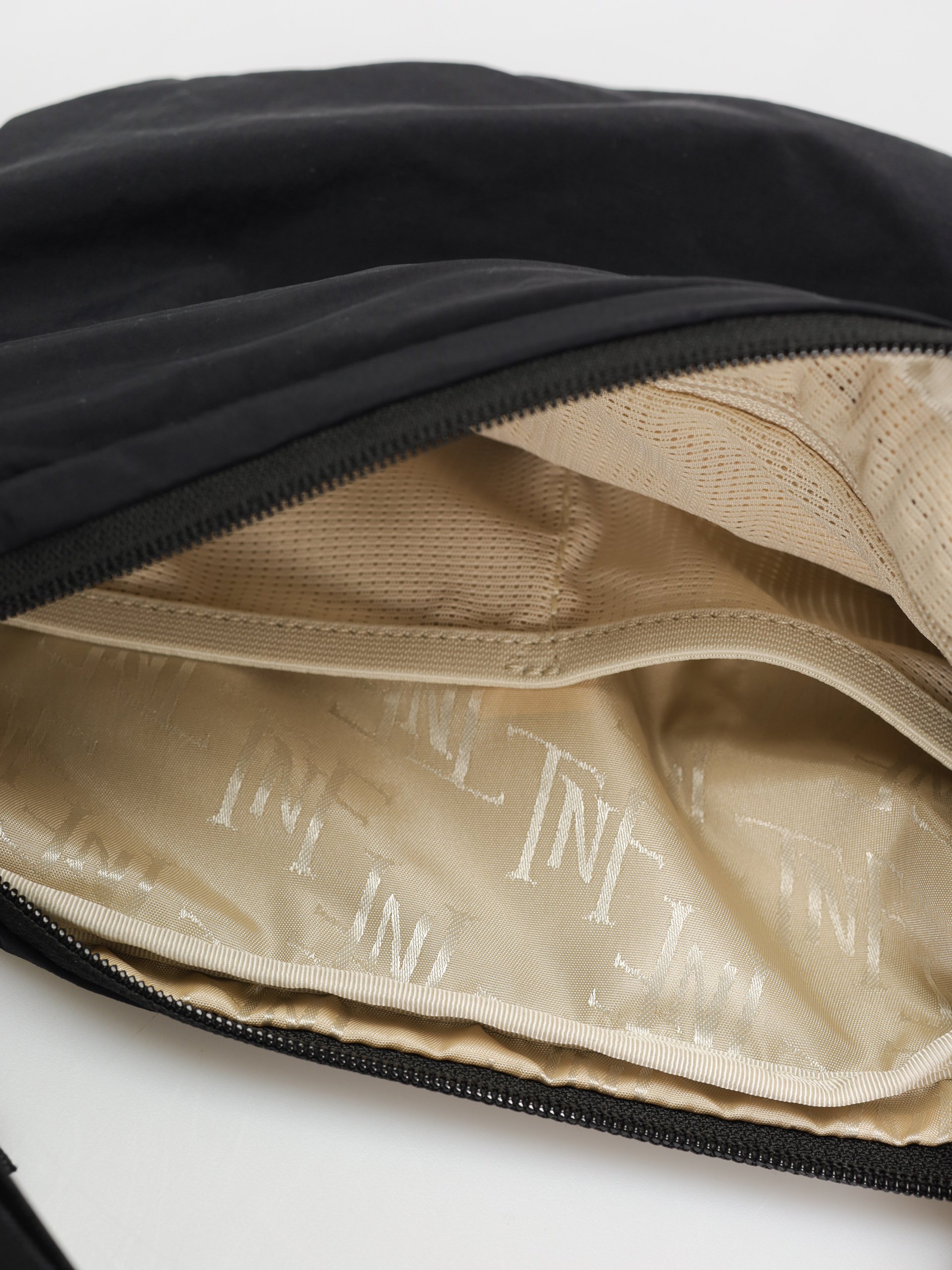 Дамска чанта The North Face Never Stop Crossbody Wmn (tnf black npf)