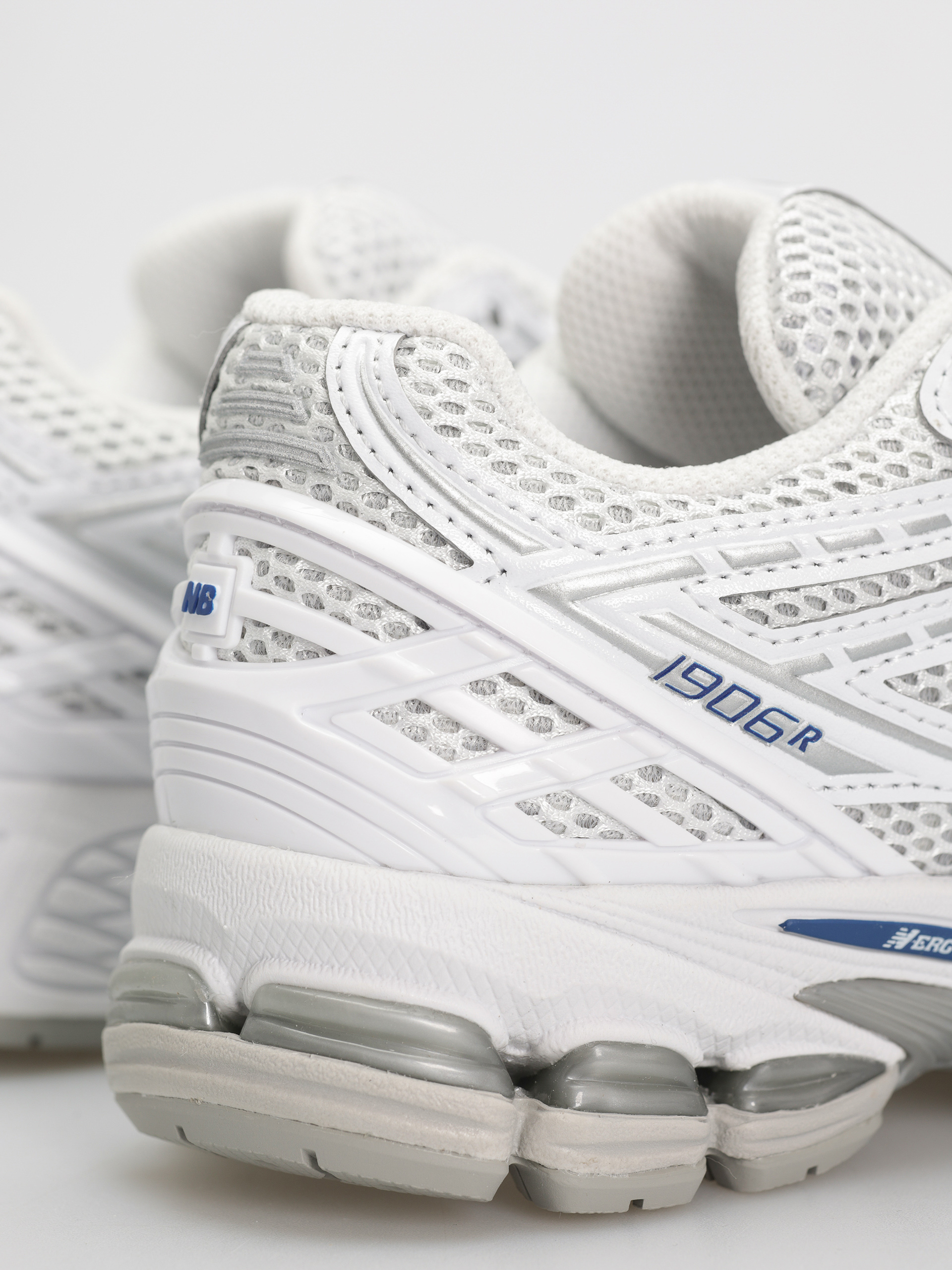 Обувки New Balance 1906 (white)