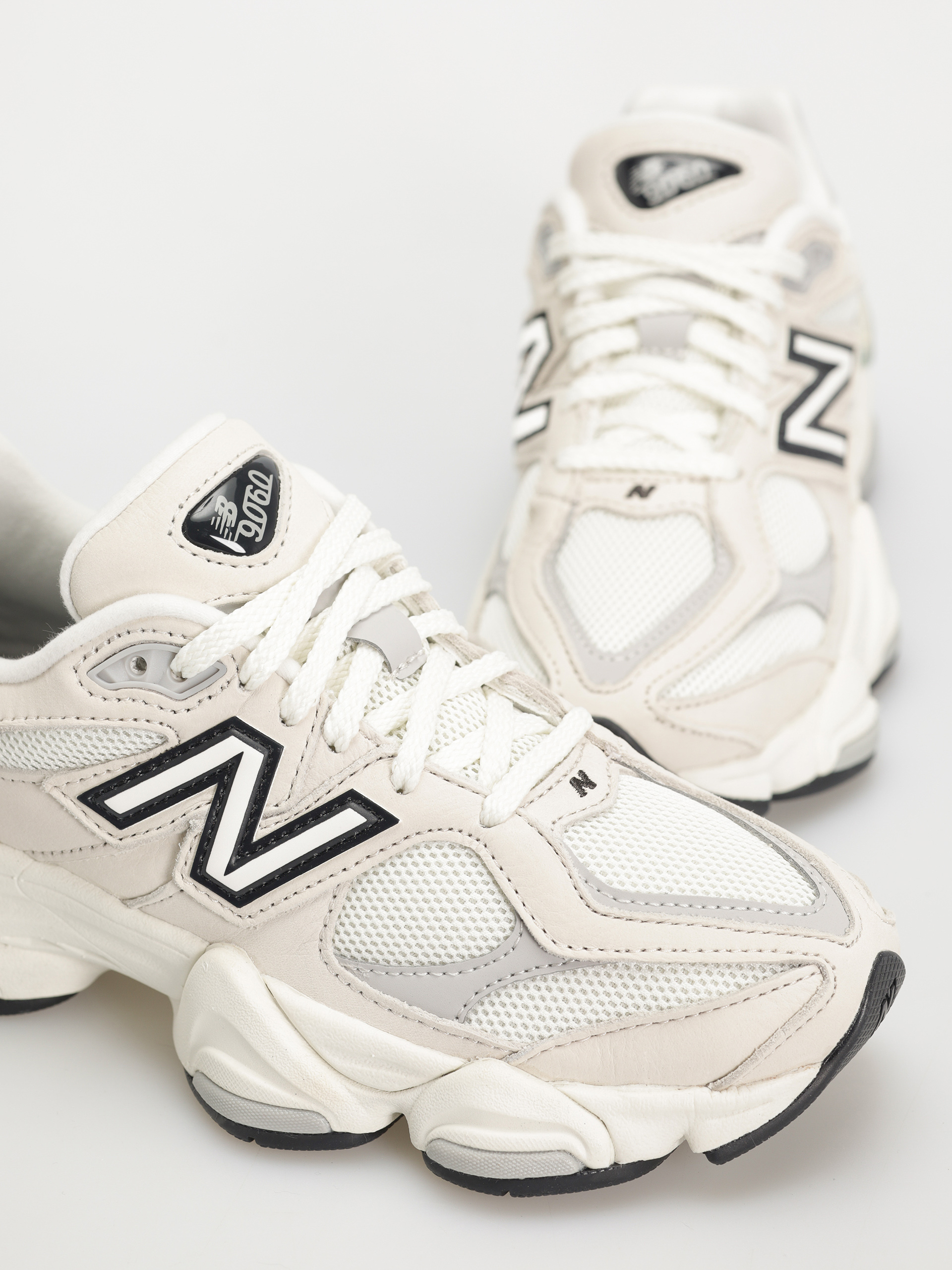 Обувки New Balance 9060 (sea salt)