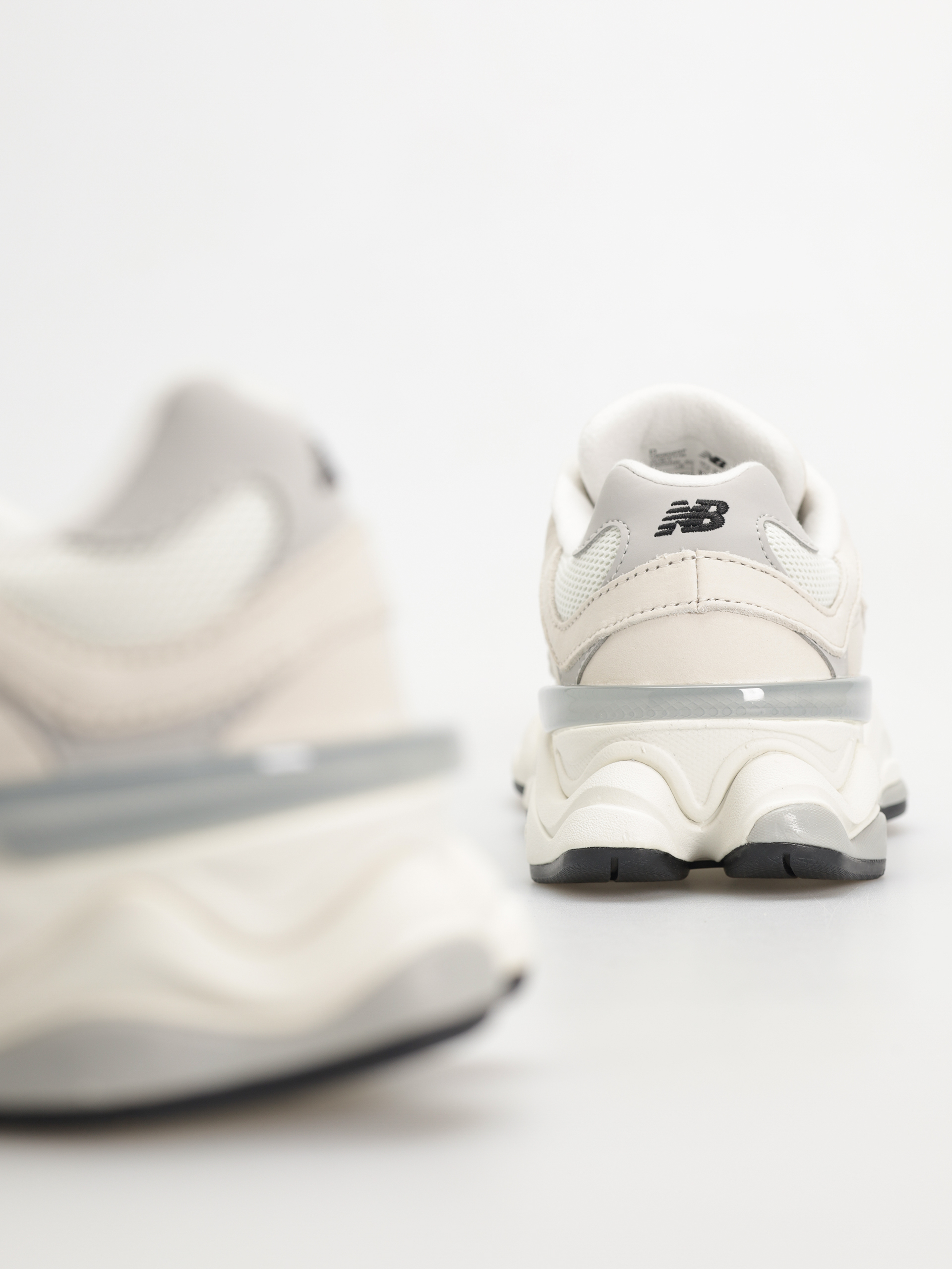 Обувки New Balance 9060 (sea salt)