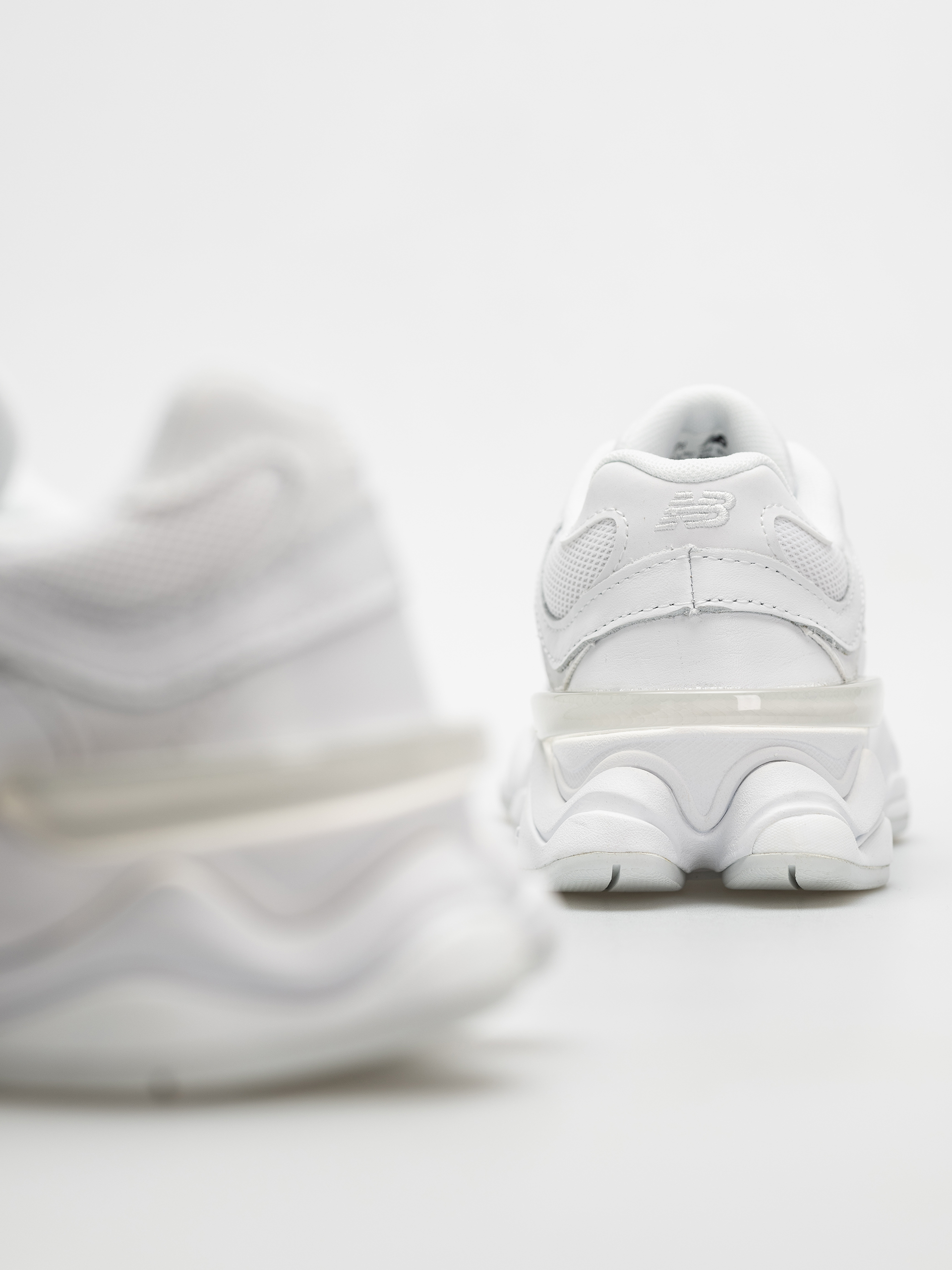 Обувки New Balance 9060 (triple white)