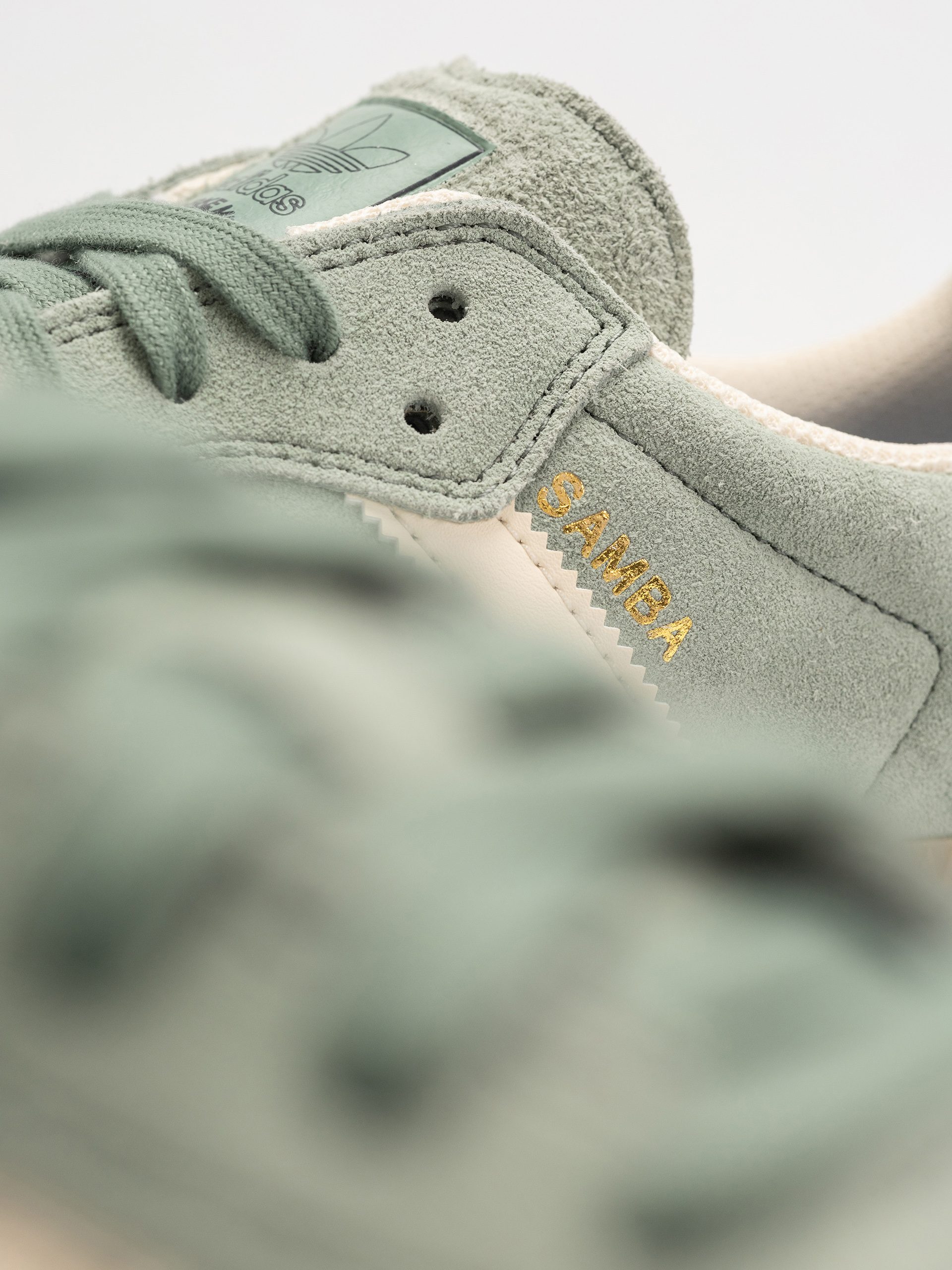 Обувки adidas Samba Adv (silgrn/wonwhi/goldmt)