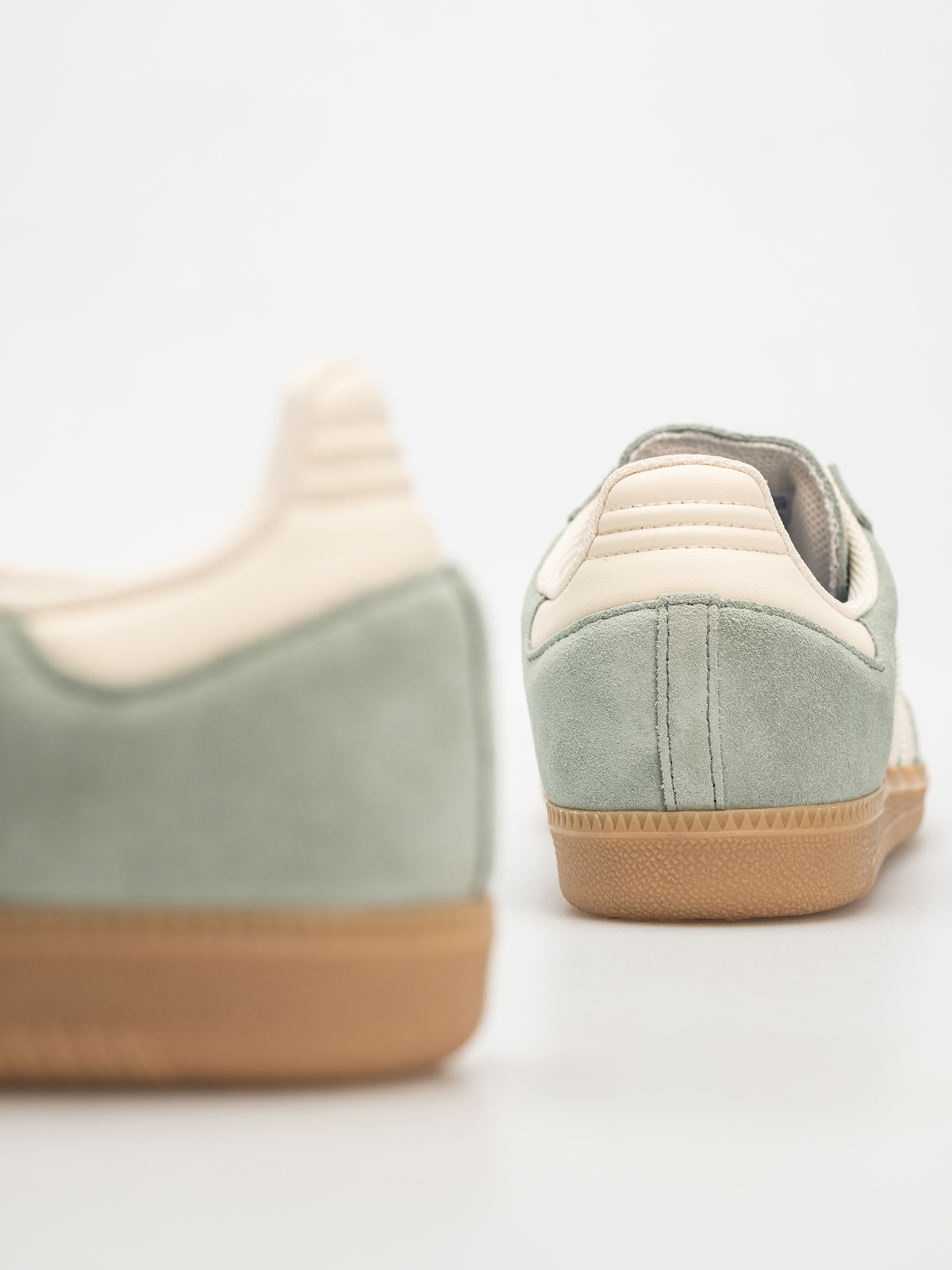 Обувки adidas Samba Adv (silgrn/wonwhi/goldmt)