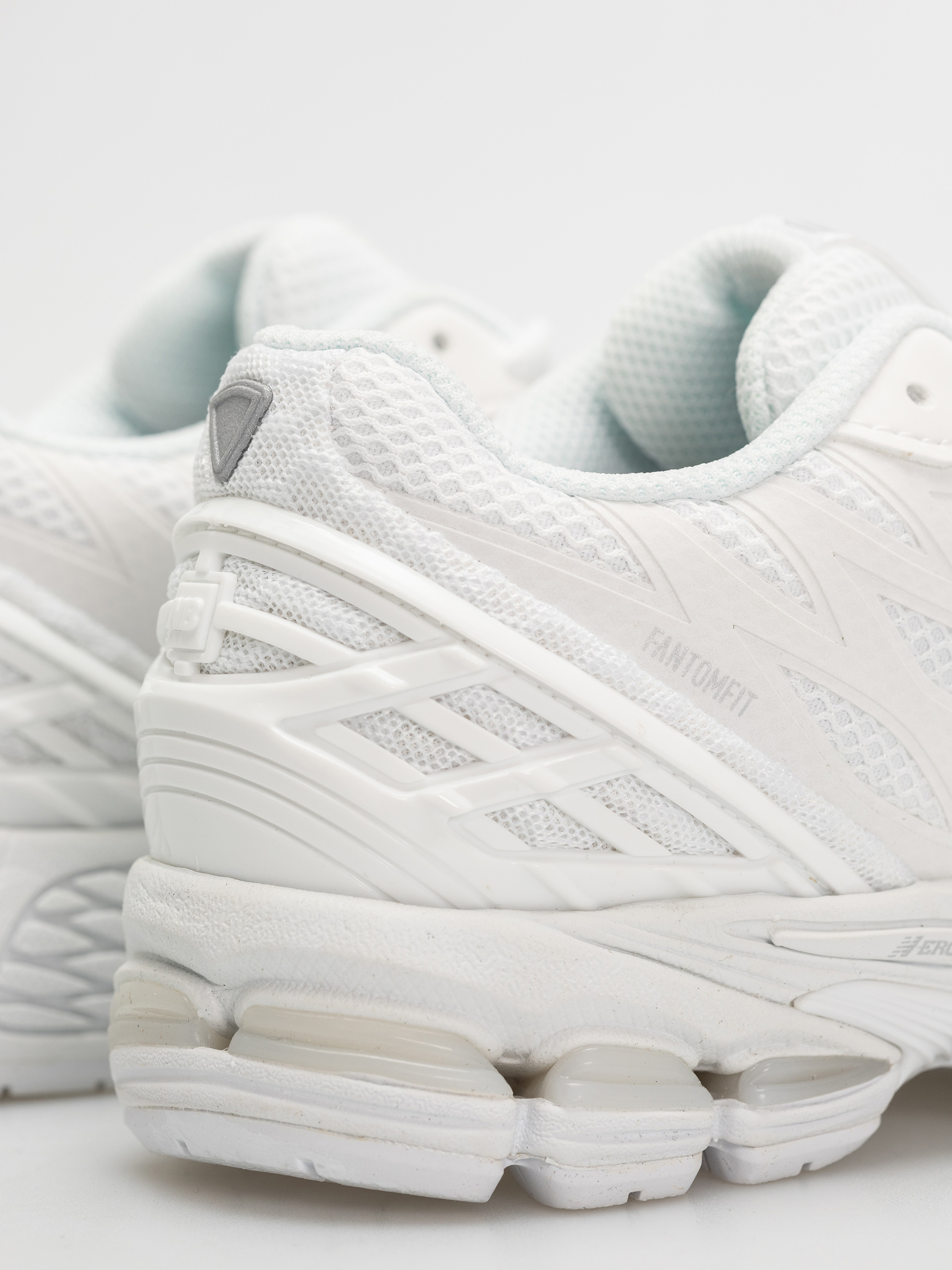 Обувки New Balance 1906 (white)