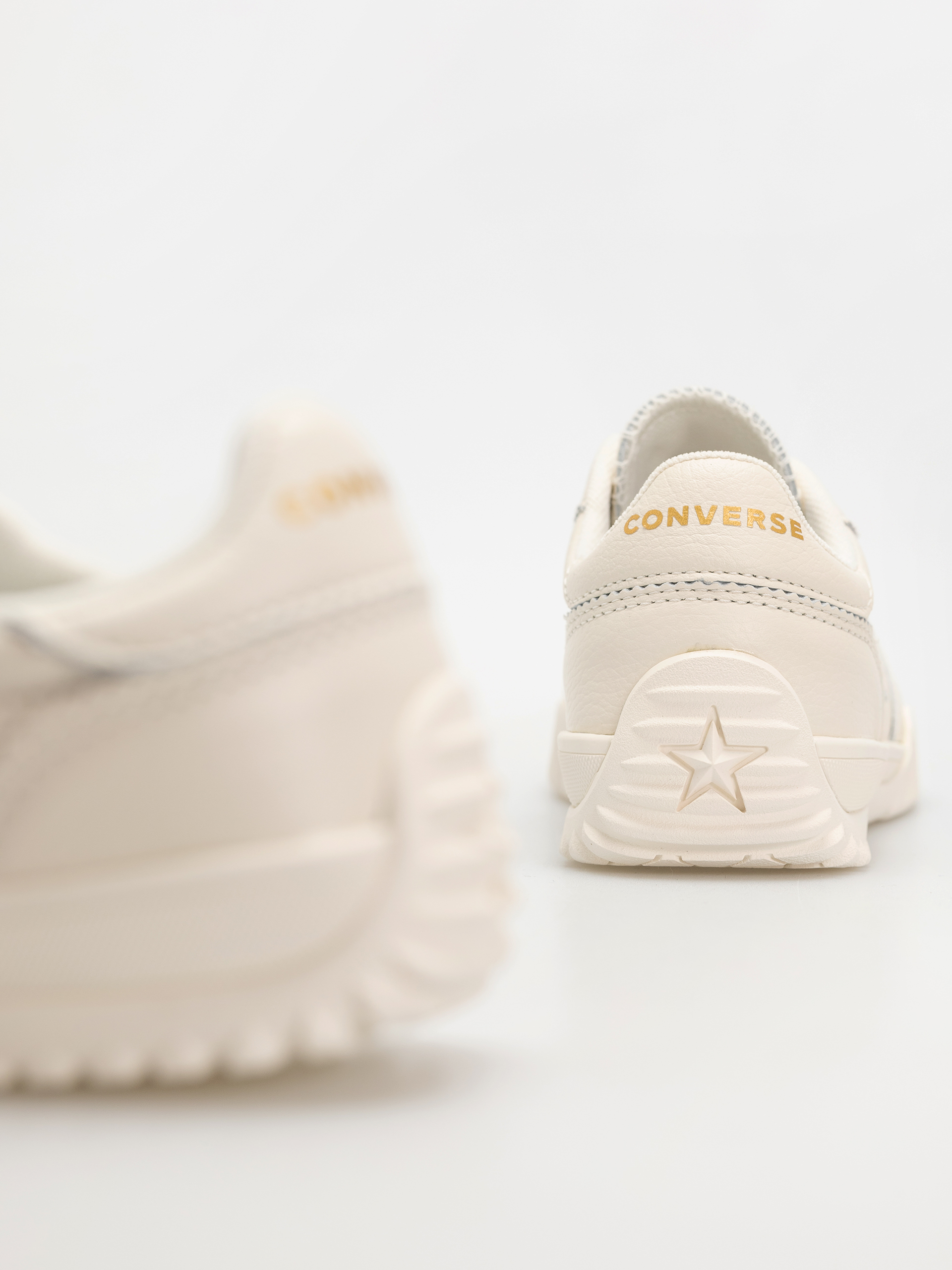 Обувки Converse Run Star Trainer (egret/egret/gold)