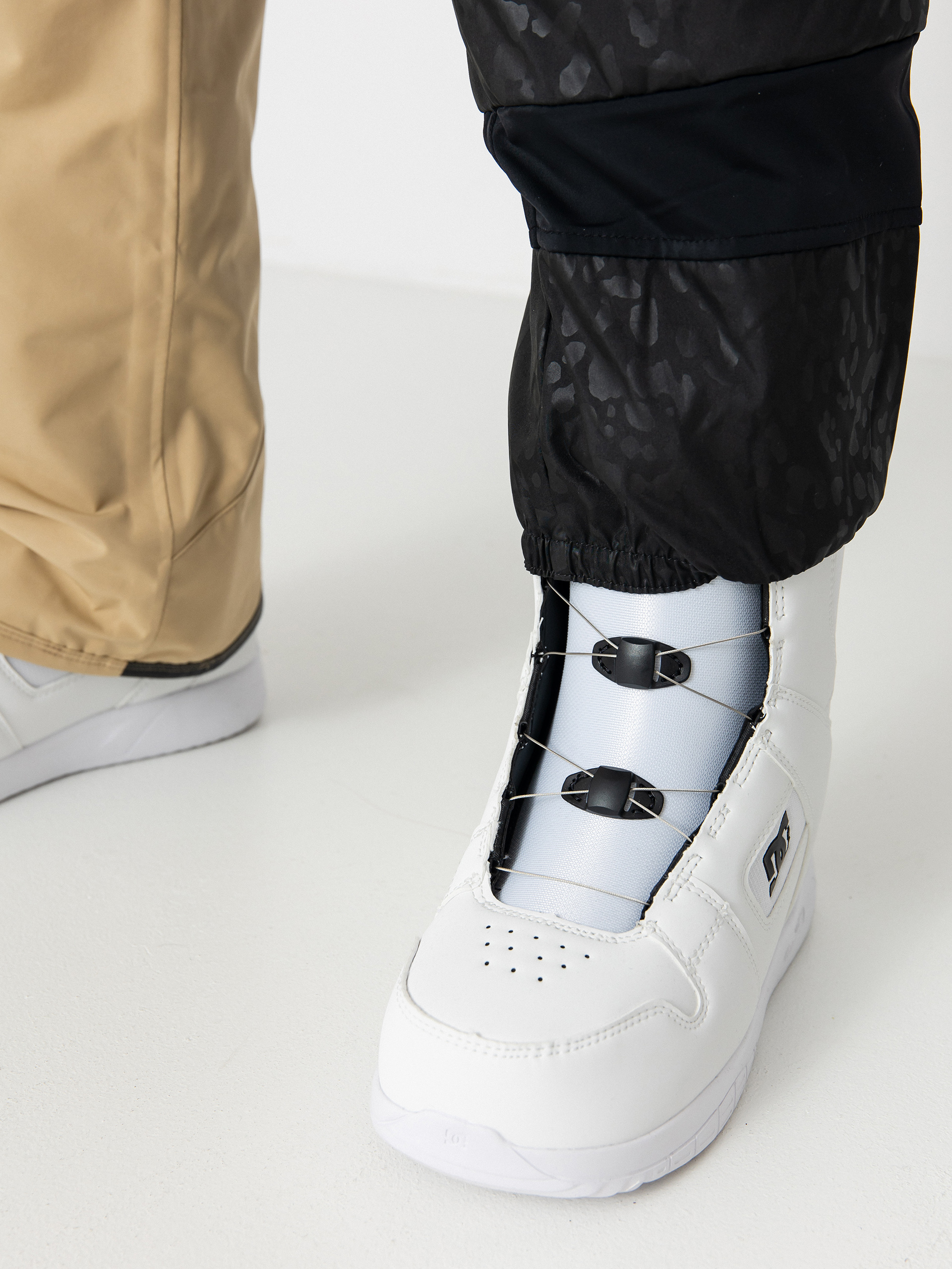 Дамско Сноуборд панталони Volcom Knox Ins Gore Tex (sand)