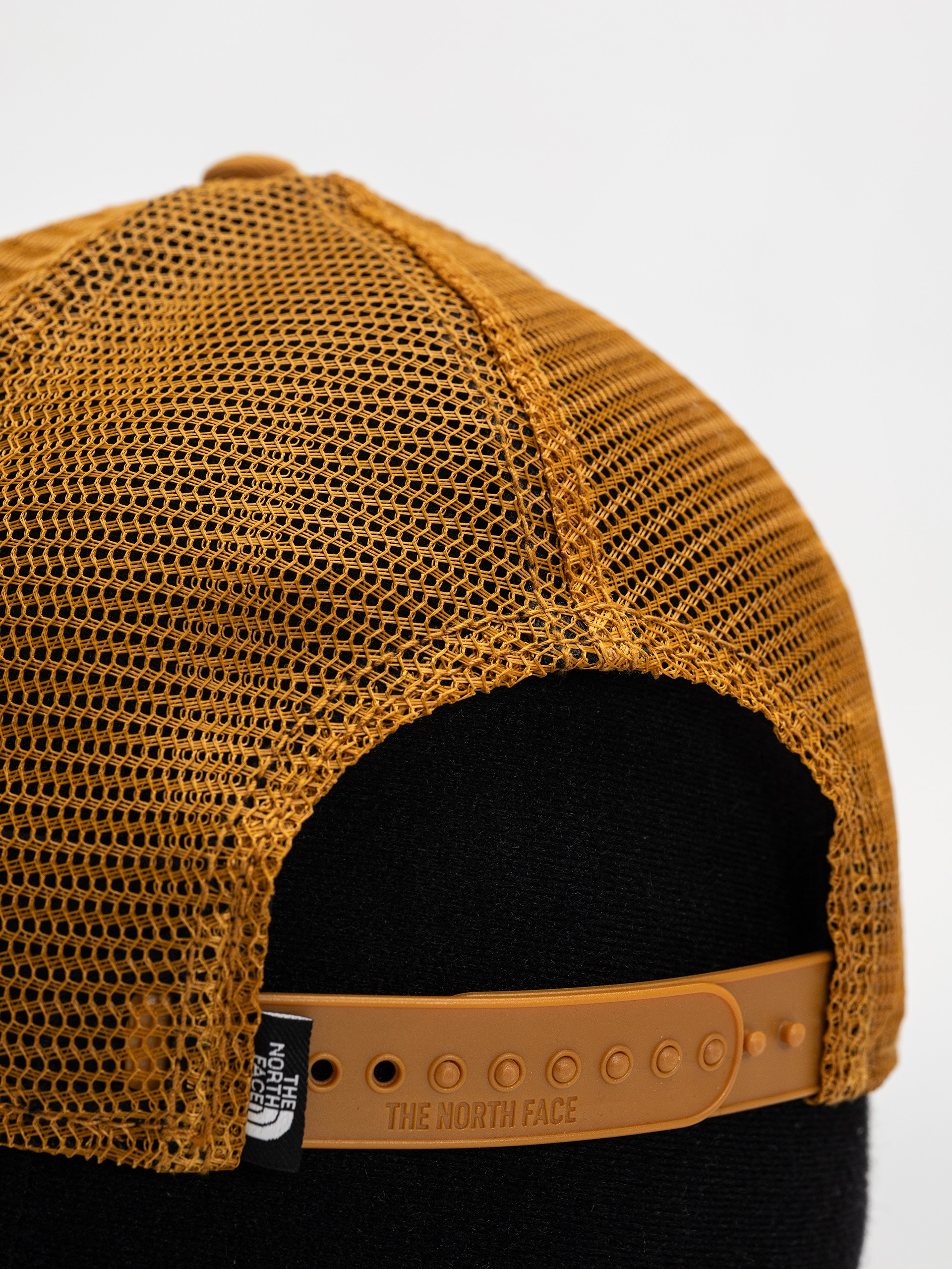 Шапка с козирка The North Face Mudder Trucker (timber tan)