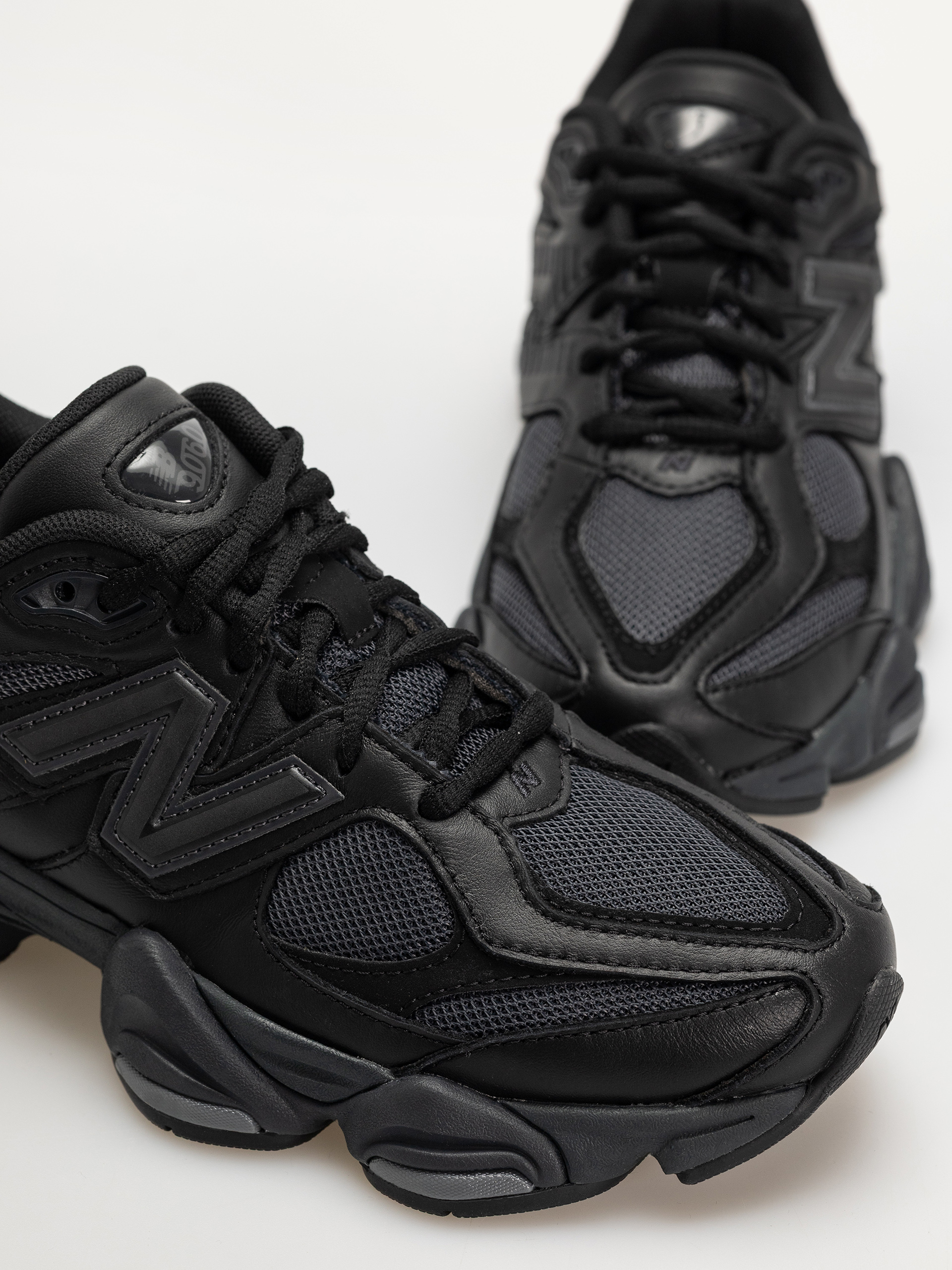 Обувки New Balance 9060 (black)