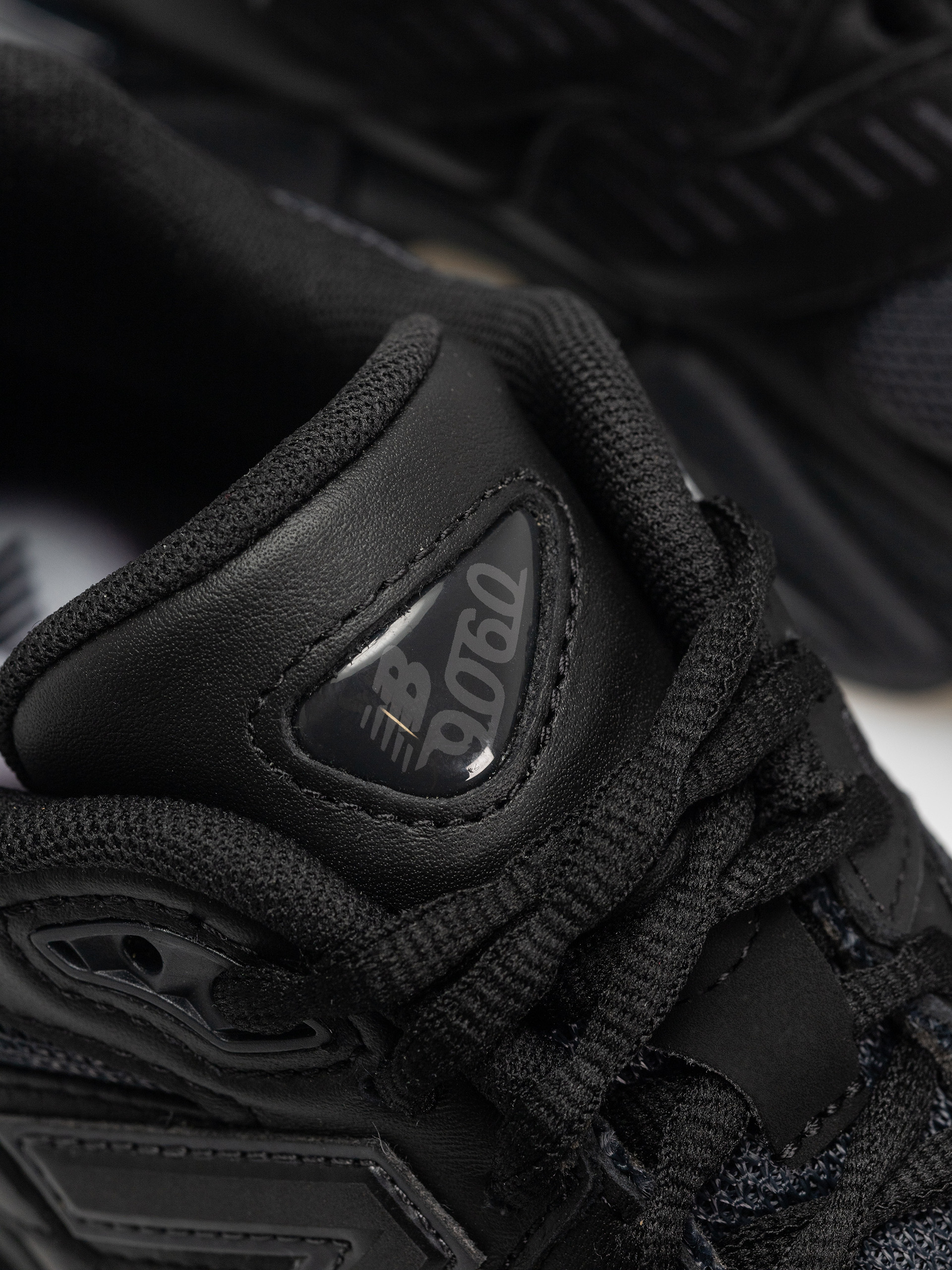 Обувки New Balance 9060 (black)