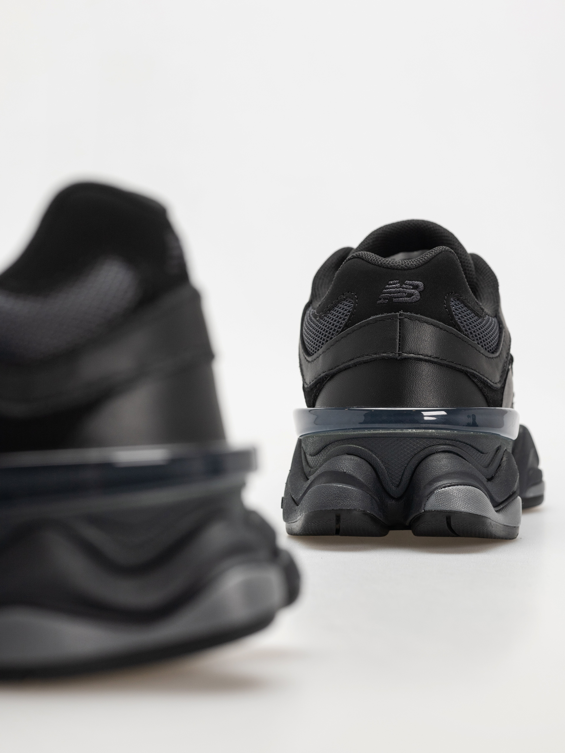 Обувки New Balance 9060 (black)