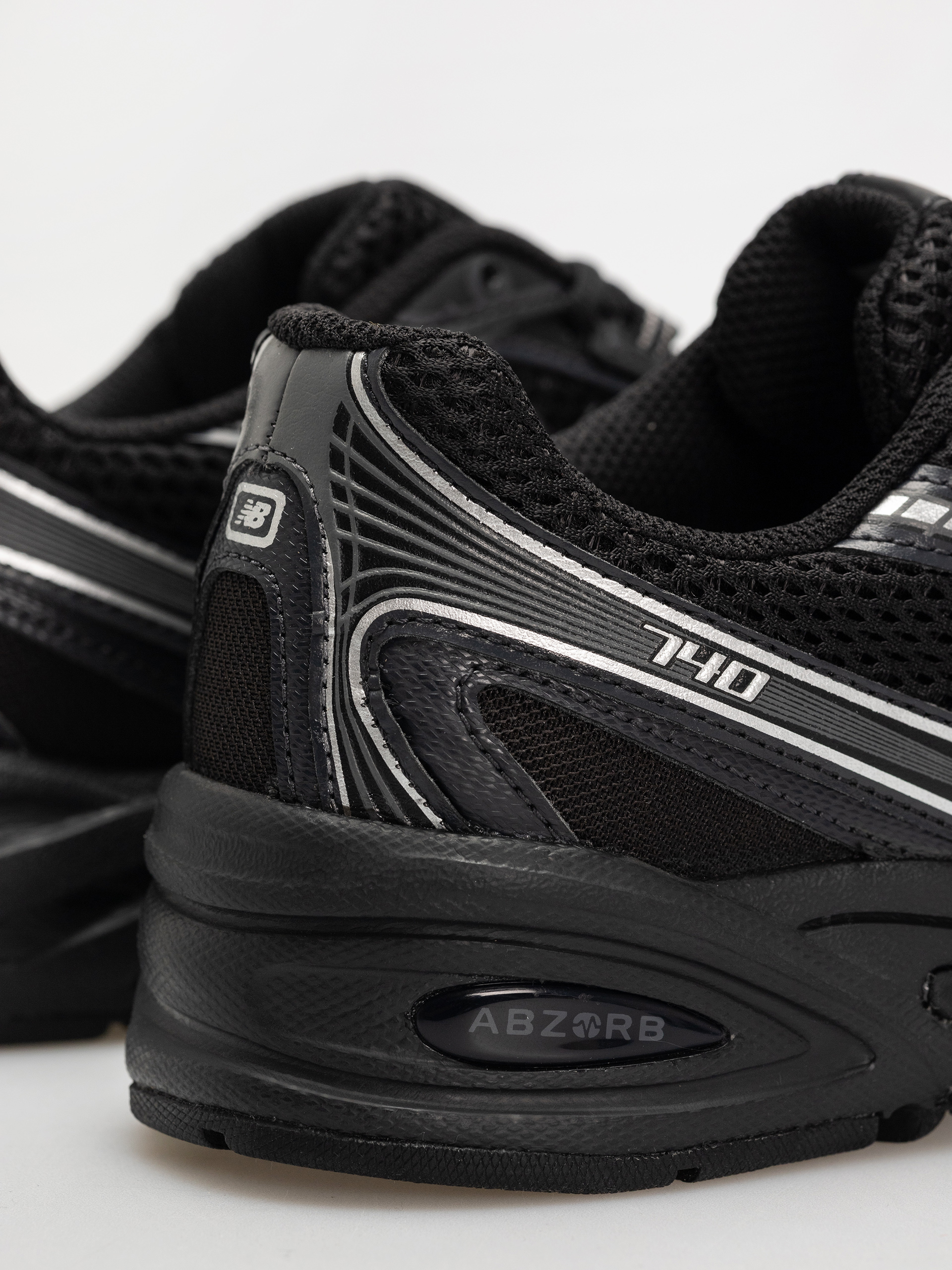 Обувки New Balance 740 (black)